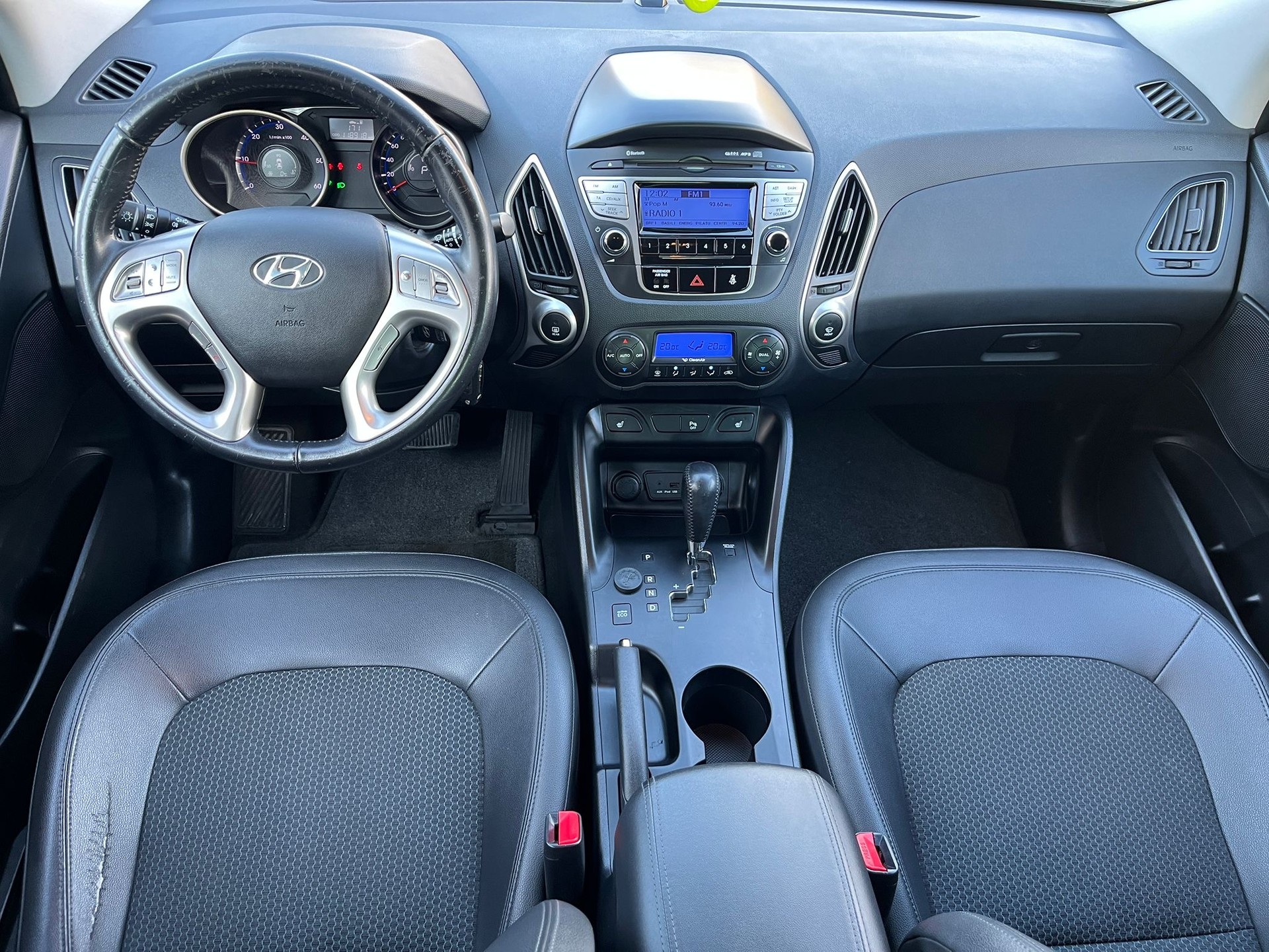 HYUNDAI iX 35 2.0 CRDi Premium 4WD Automatic-image-4