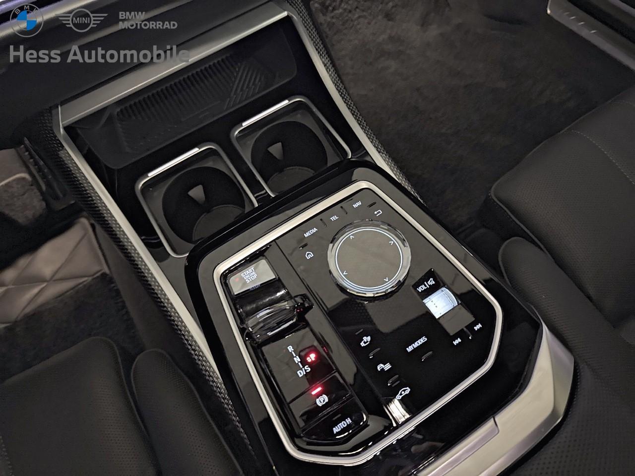 BMW M760e xDrive-image-12