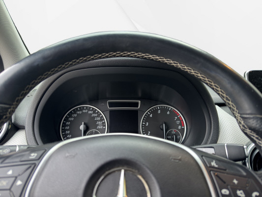 MERCEDES-BENZ B 200-image-8