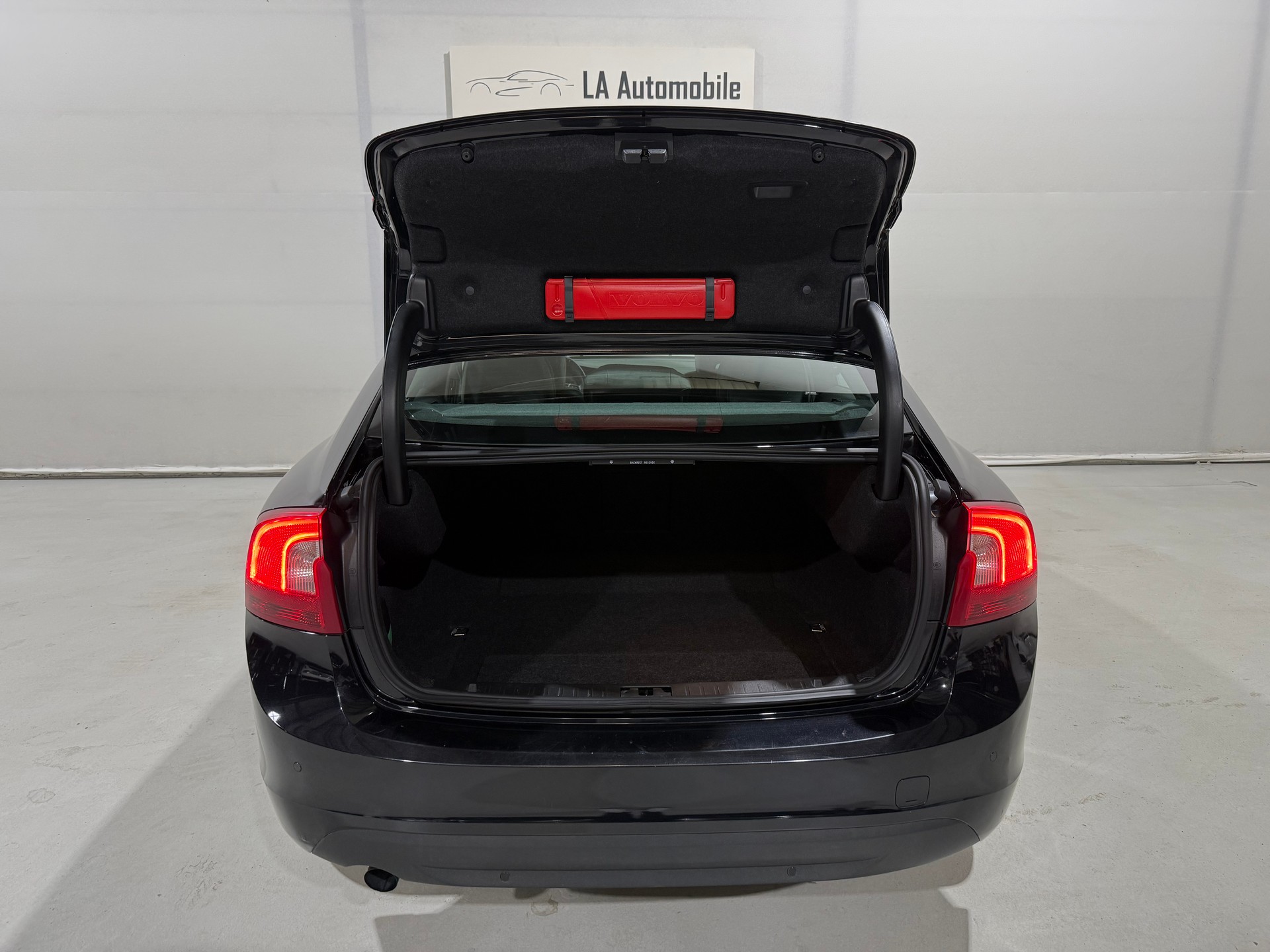 VOLVO S60 D4 Summum Geartronic-image-10