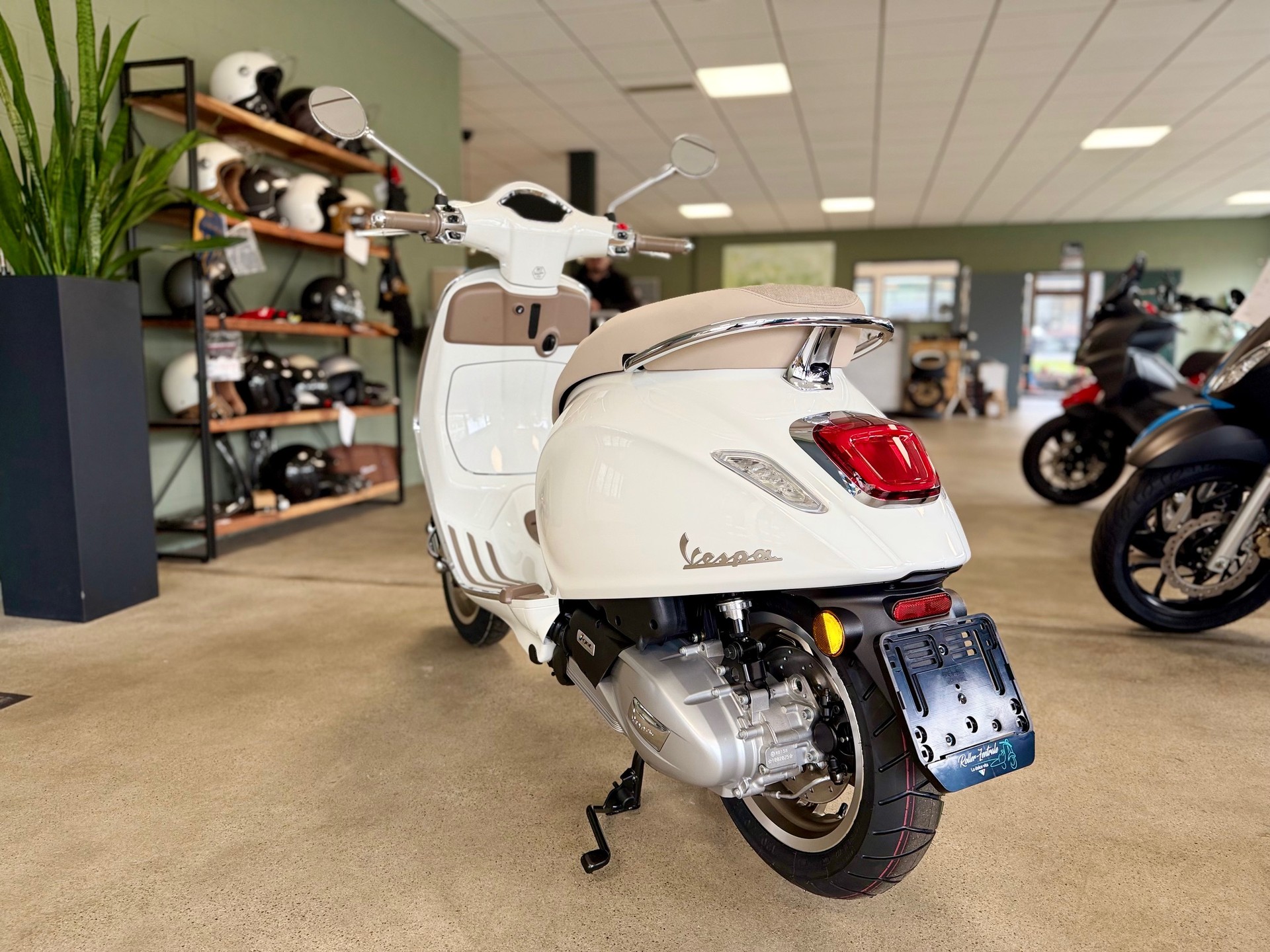 PIAGGIO Vespa 125 Primavera Sport Euro 5+-image-4