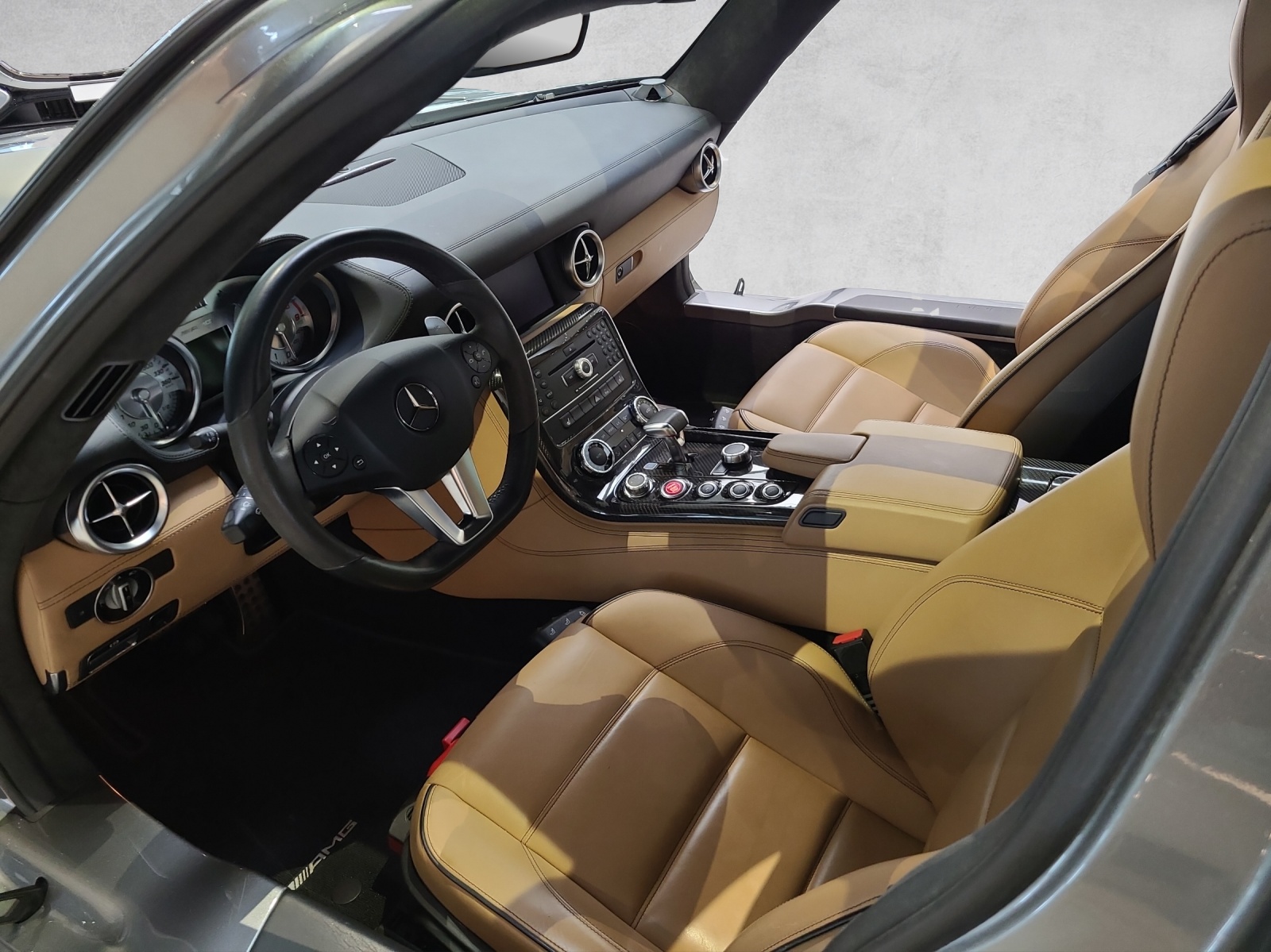 MERCEDES-BENZ SLS 63 AMG Speedshift-image-6