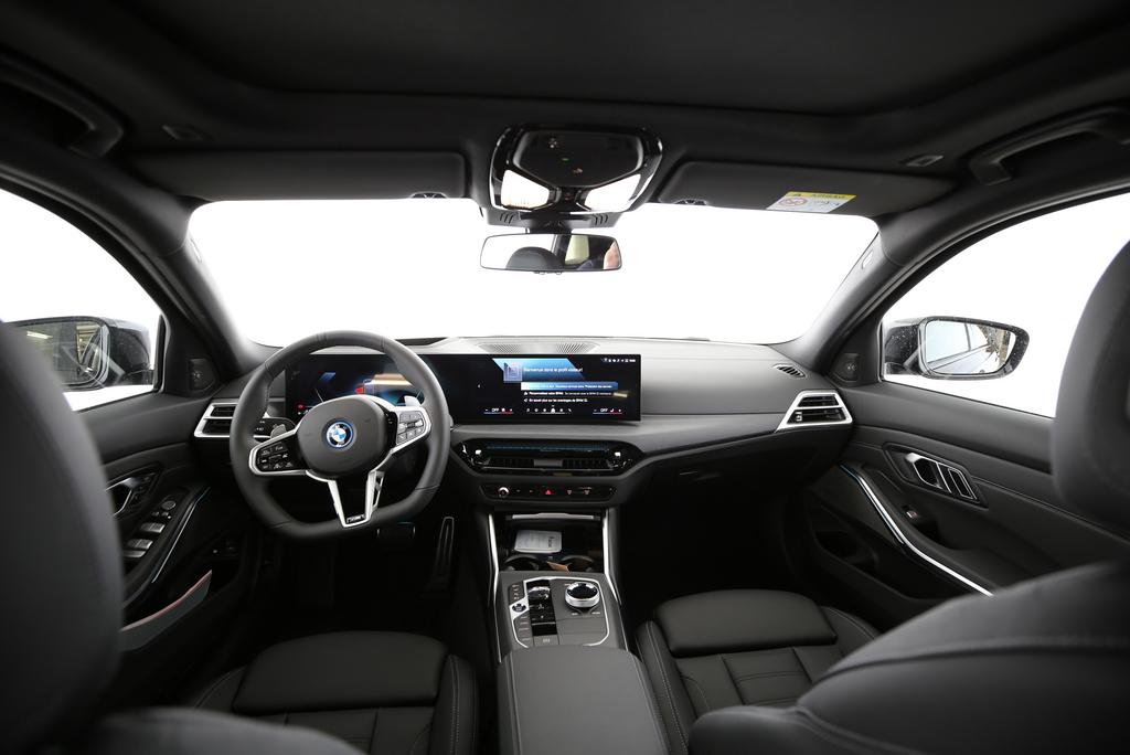 BMW M340i xDrive Touring-image-4