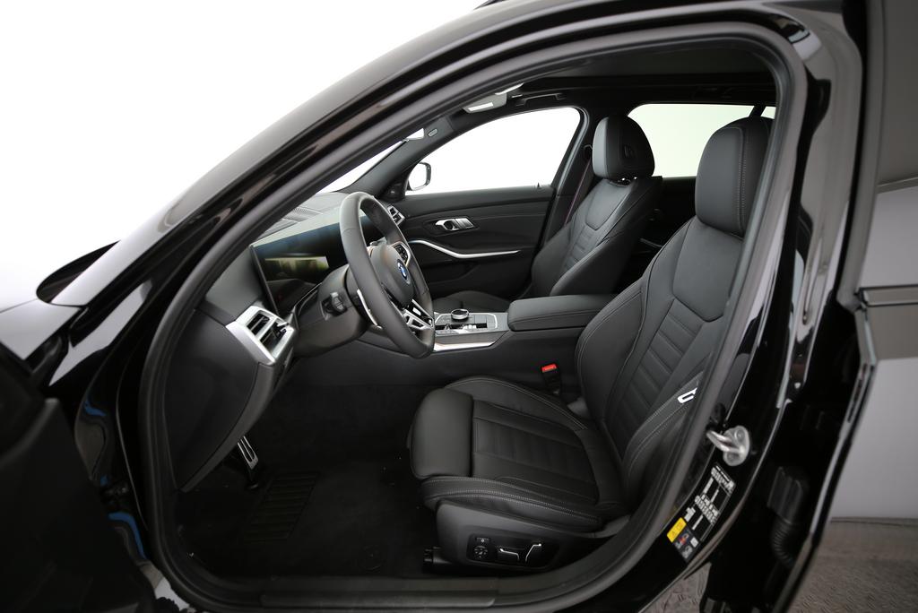 BMW M340i xDrive Touring-showroom-element-3
