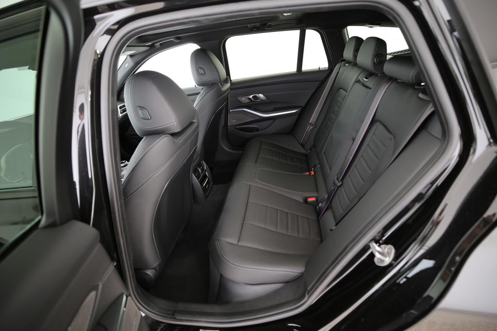 BMW M340i xDrive Touring-image-5