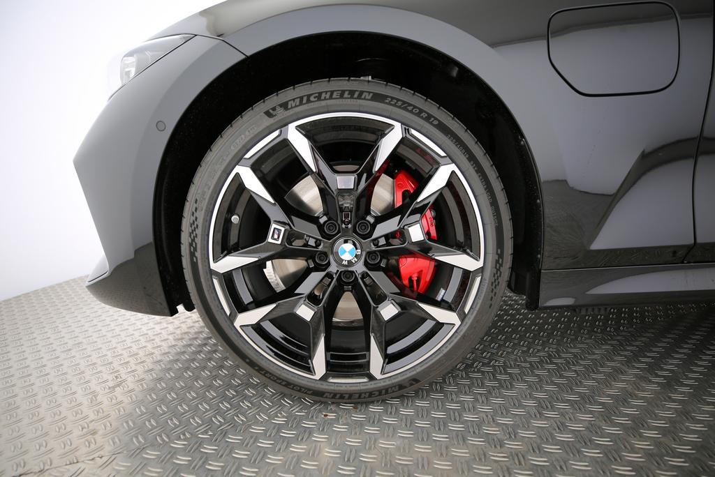 BMW M340i xDrive Touring-showroom-element-2