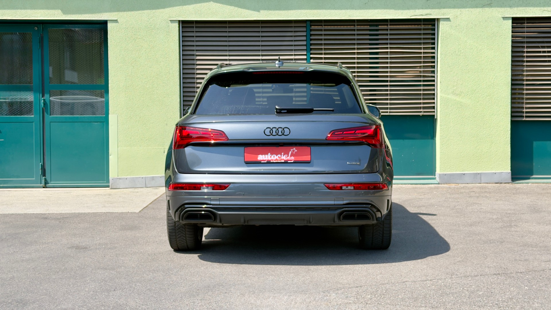 AUDI Q5 40 TDI Black Edition quattro S-tronic-image-3