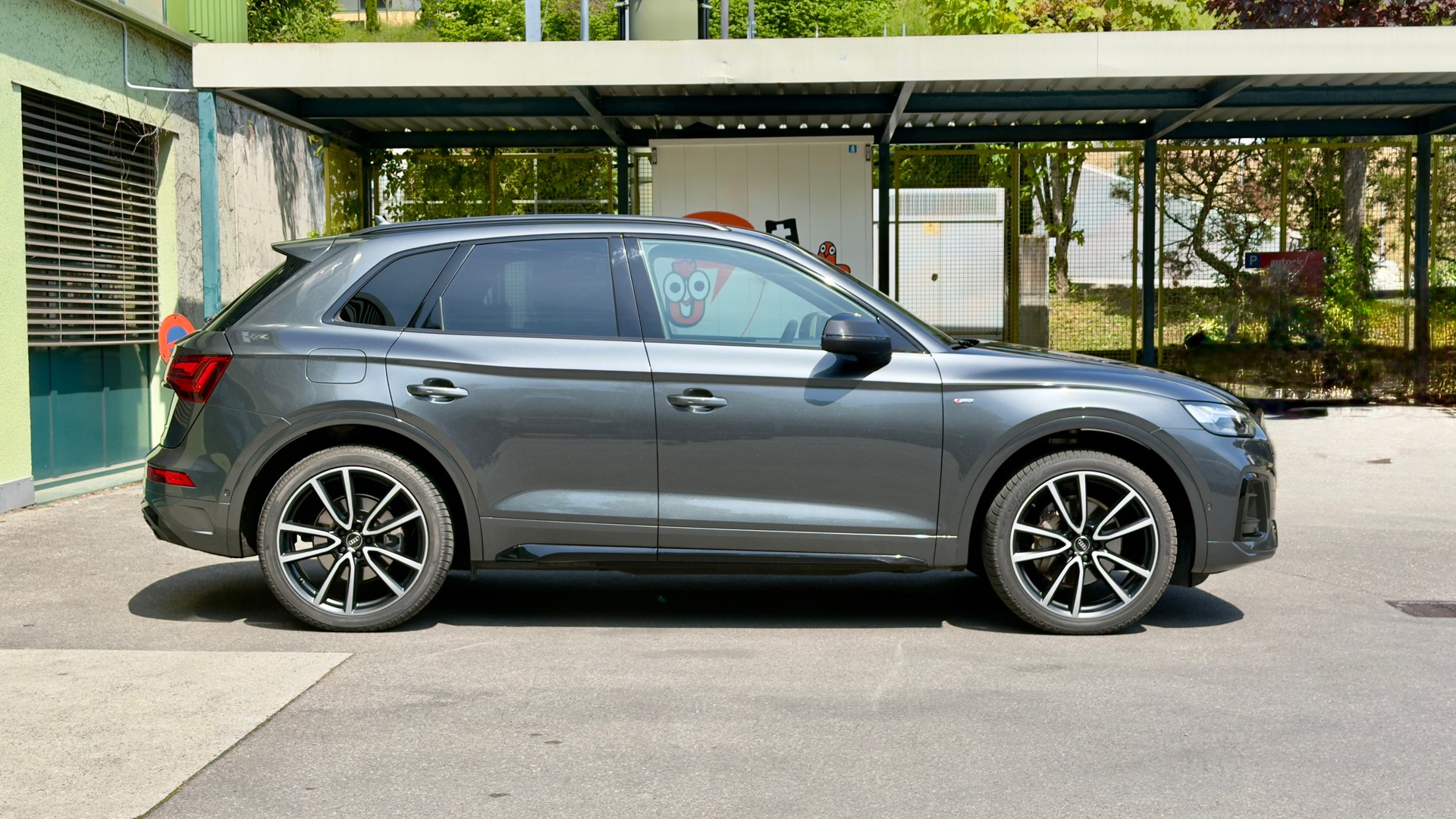 AUDI Q5 40 TDI Black Edition quattro S-tronic-image-5