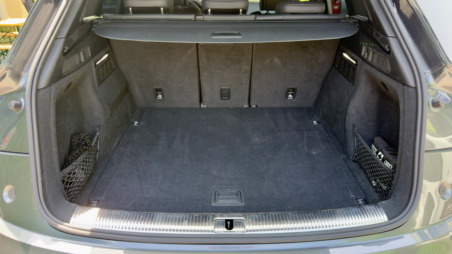 AUDI Q5 40 TDI Black Edition quattro S-tronic-image-15