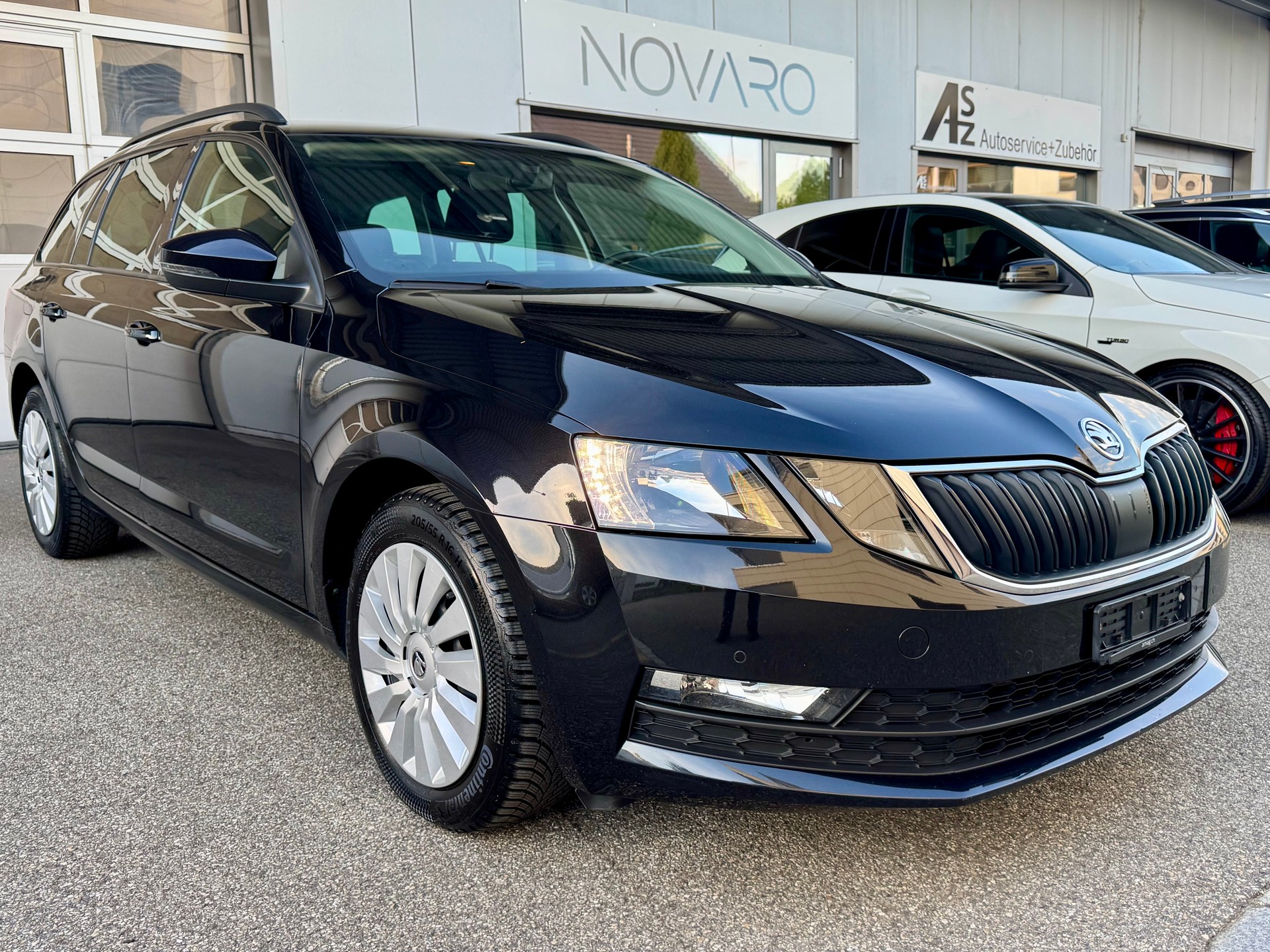 SKODA Octavia Combi 2.0 TDI DSG *mit AHK*-showroom-element-2