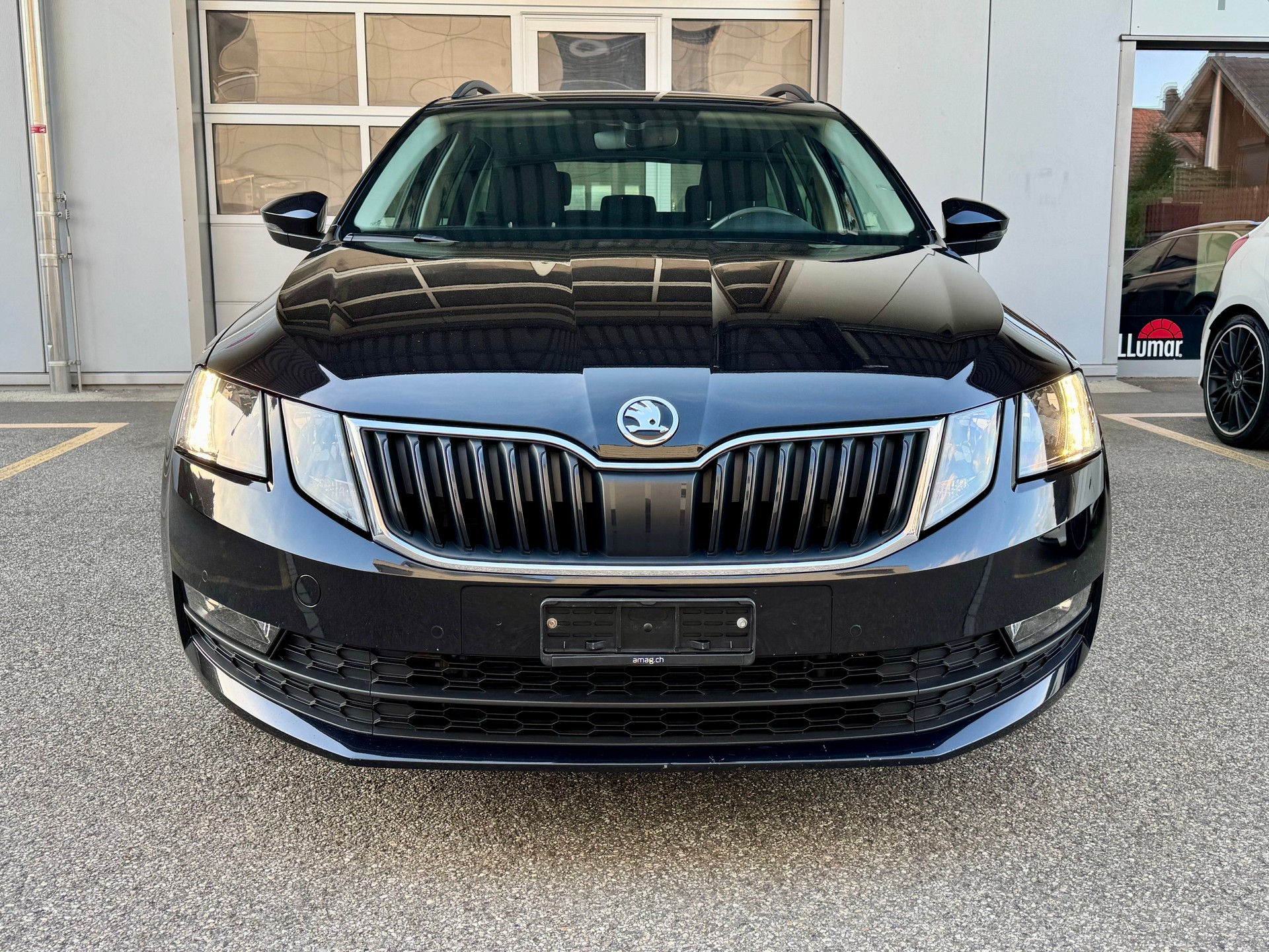 SKODA Octavia Combi 2.0 TDI DSG *mit AHK*-showroom-element-1