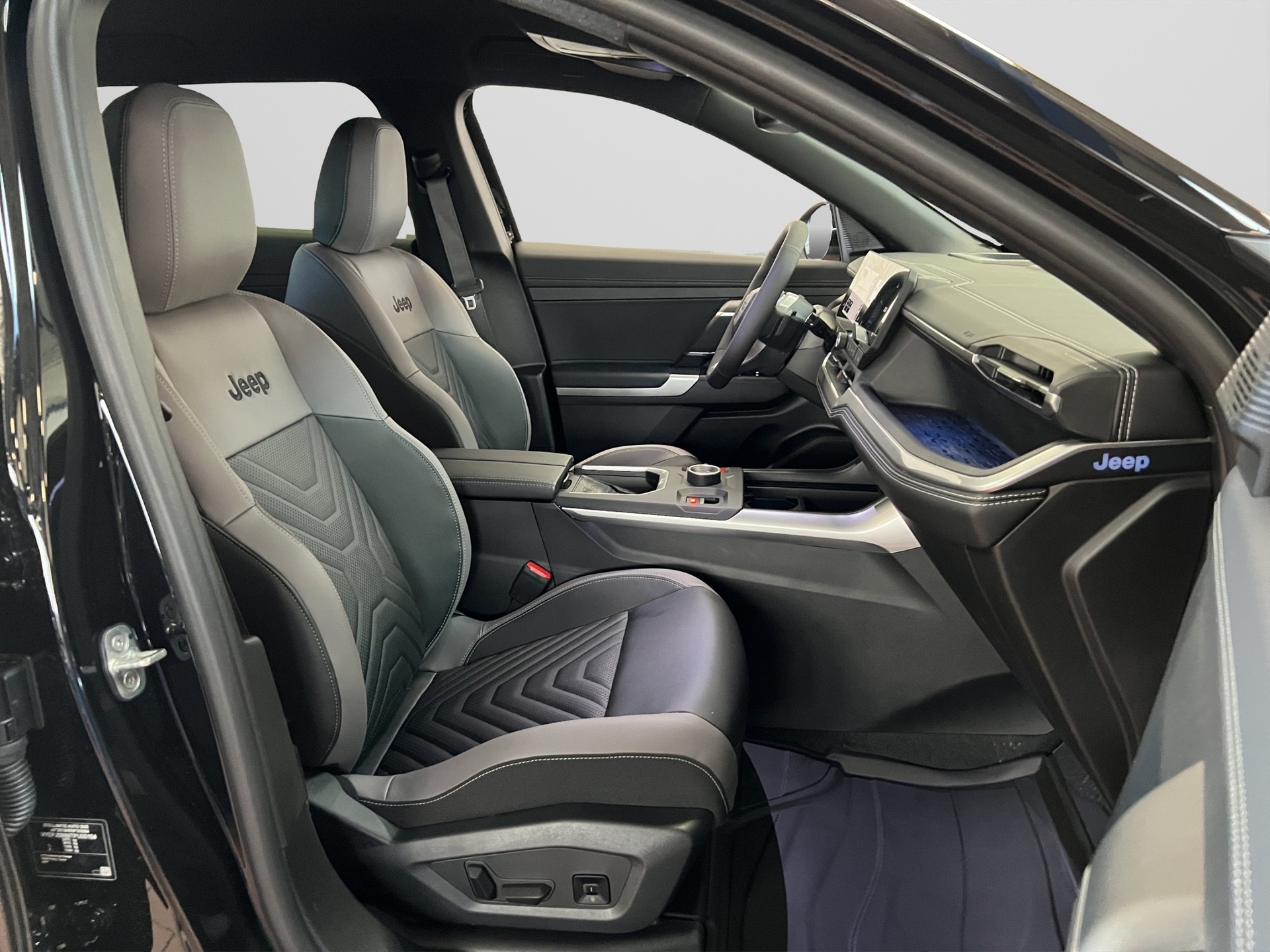 JEEP COMPASS BEV 74kw First Edi-image-11