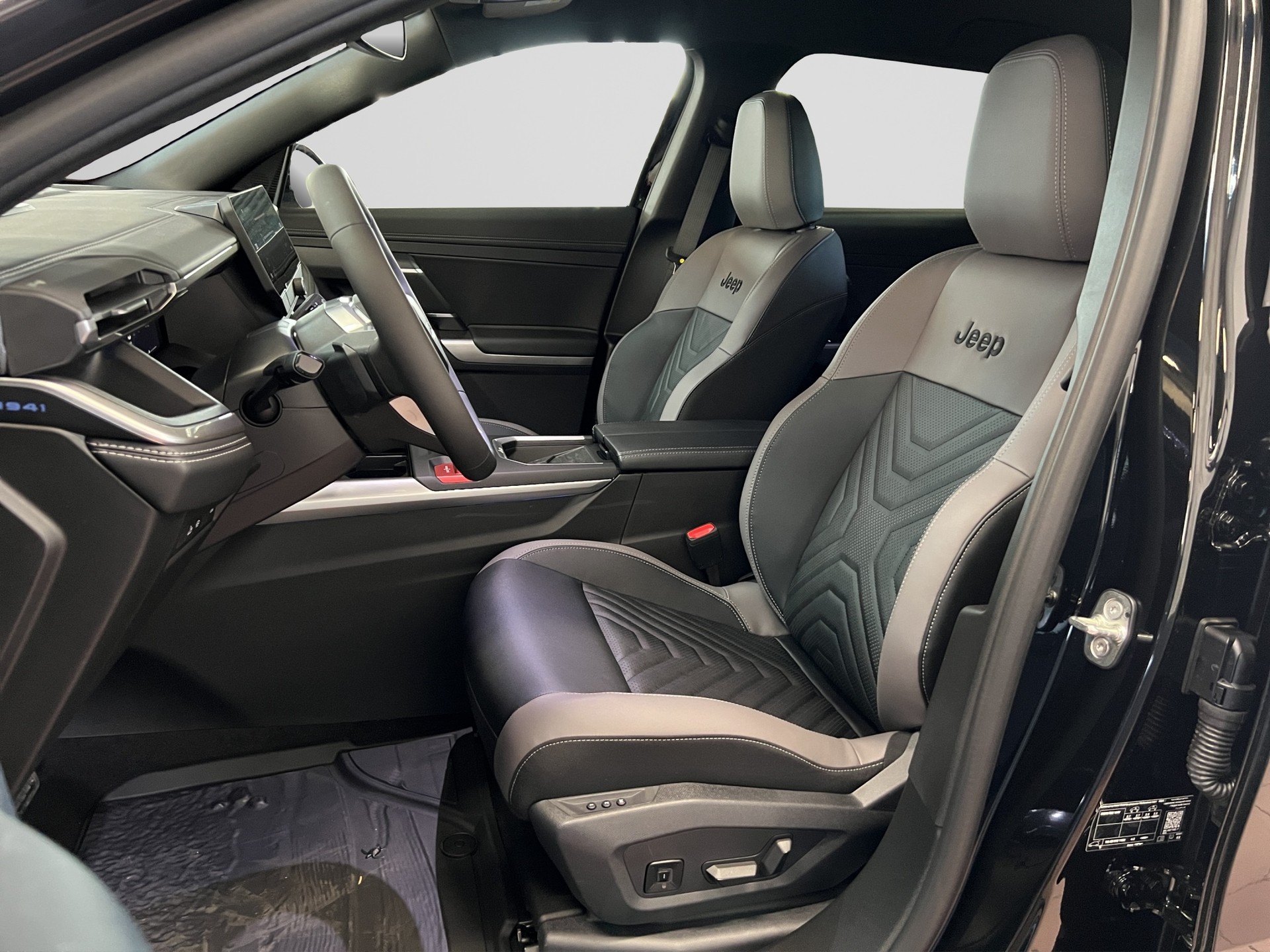 JEEP COMPASS BEV 74kw First Edi-image-7