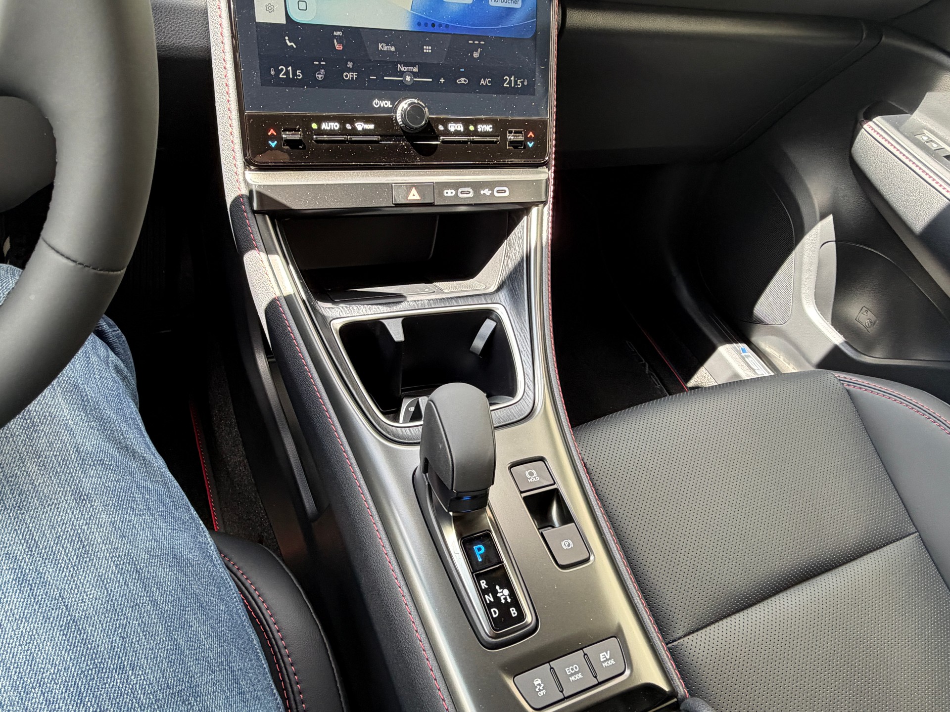 LEXUS LBX FWD Emotion CVT-image-15
