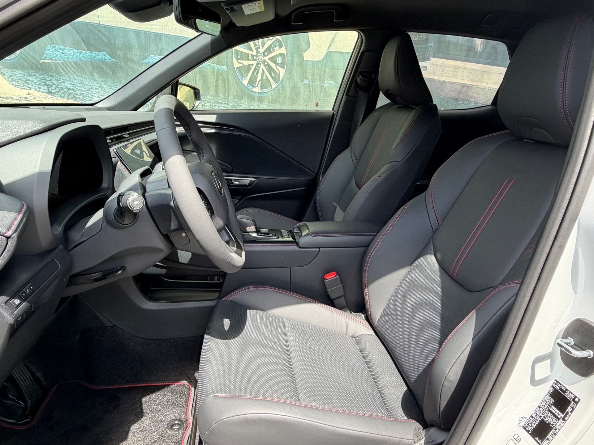 LEXUS LBX FWD Emotion CVT-image-9