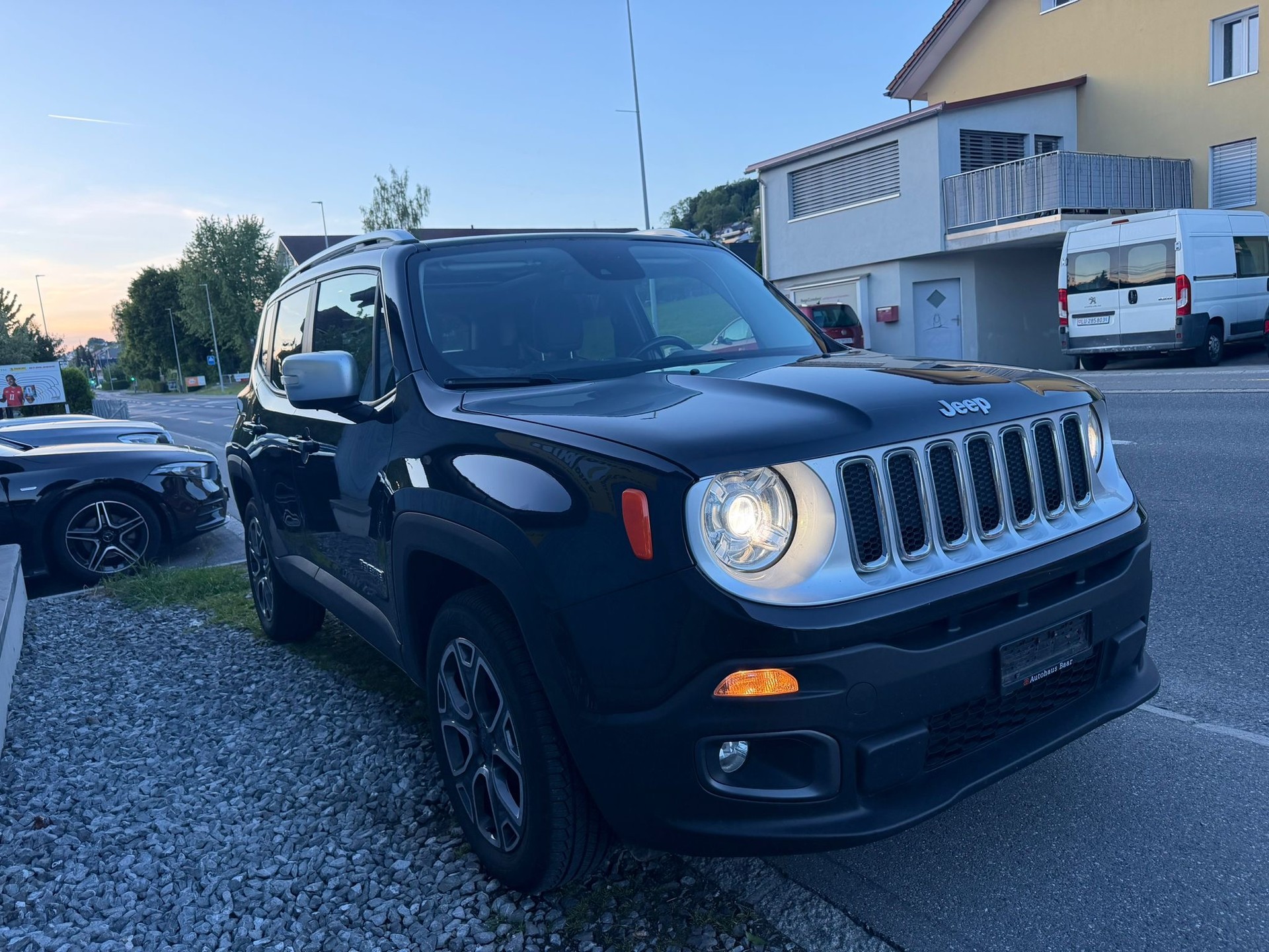 JEEP Renegade 2.0 CRD Limited AWD + Low Range 9ATX-showroom-element-2