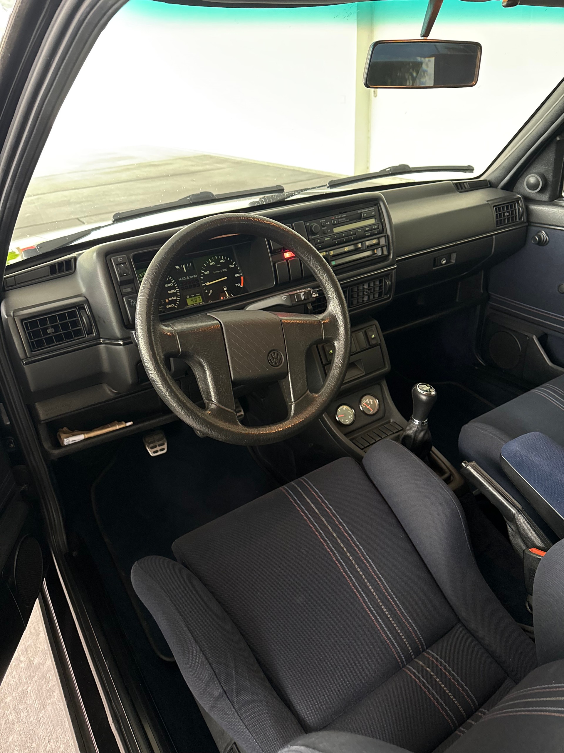 VW Golf 1800 GTI G60 Wolfsburg Edition-image-10