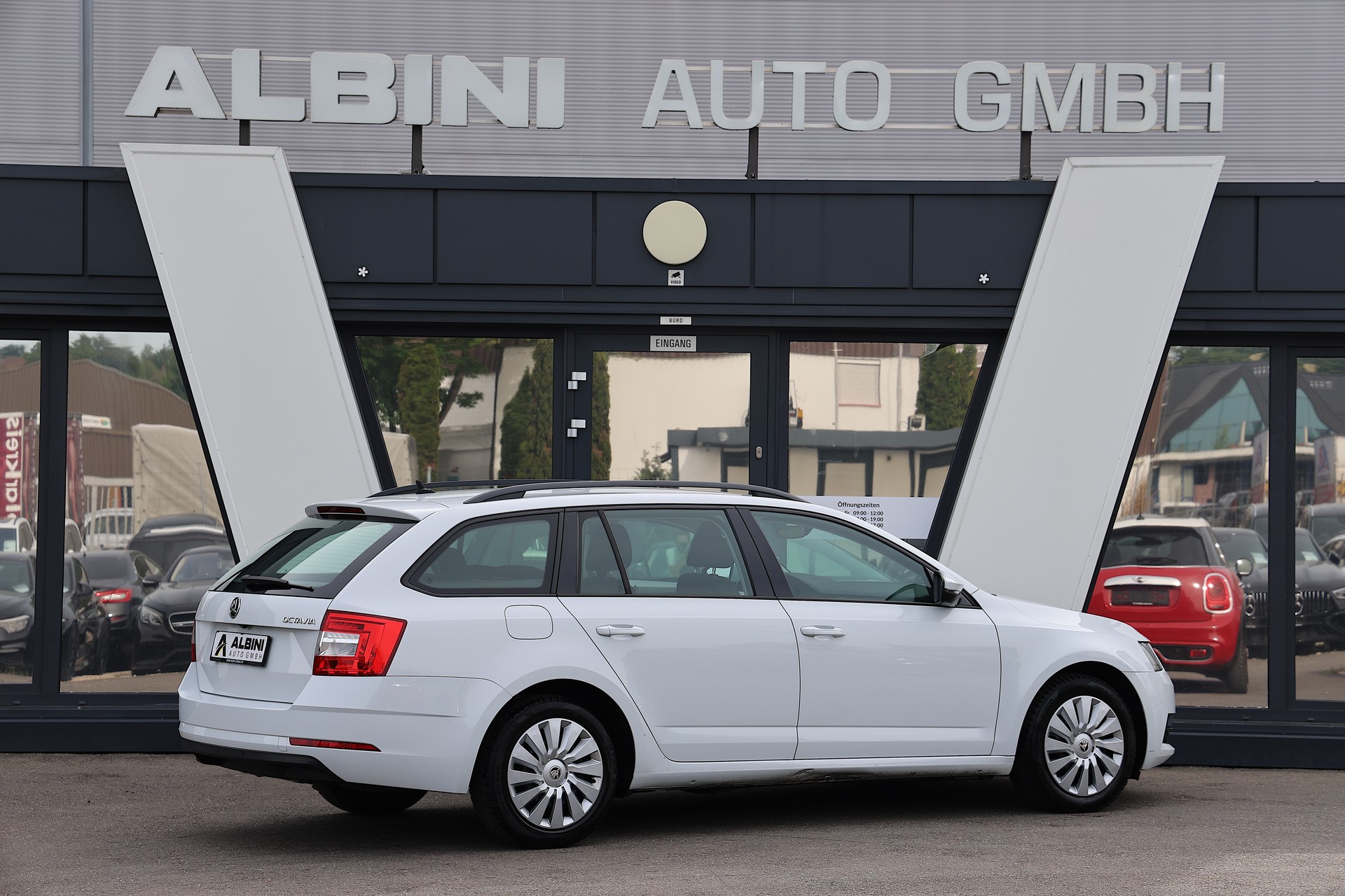 SKODA Octavia Combi 2.0 TDI Ambition DSG-image-3