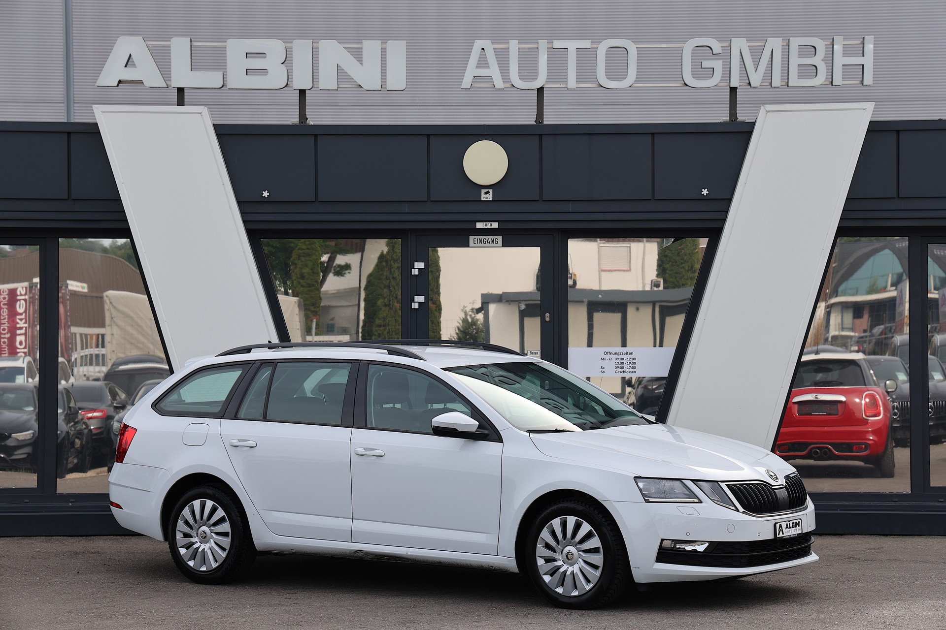 SKODA Octavia Combi 2.0 TDI Ambition DSG-image-1