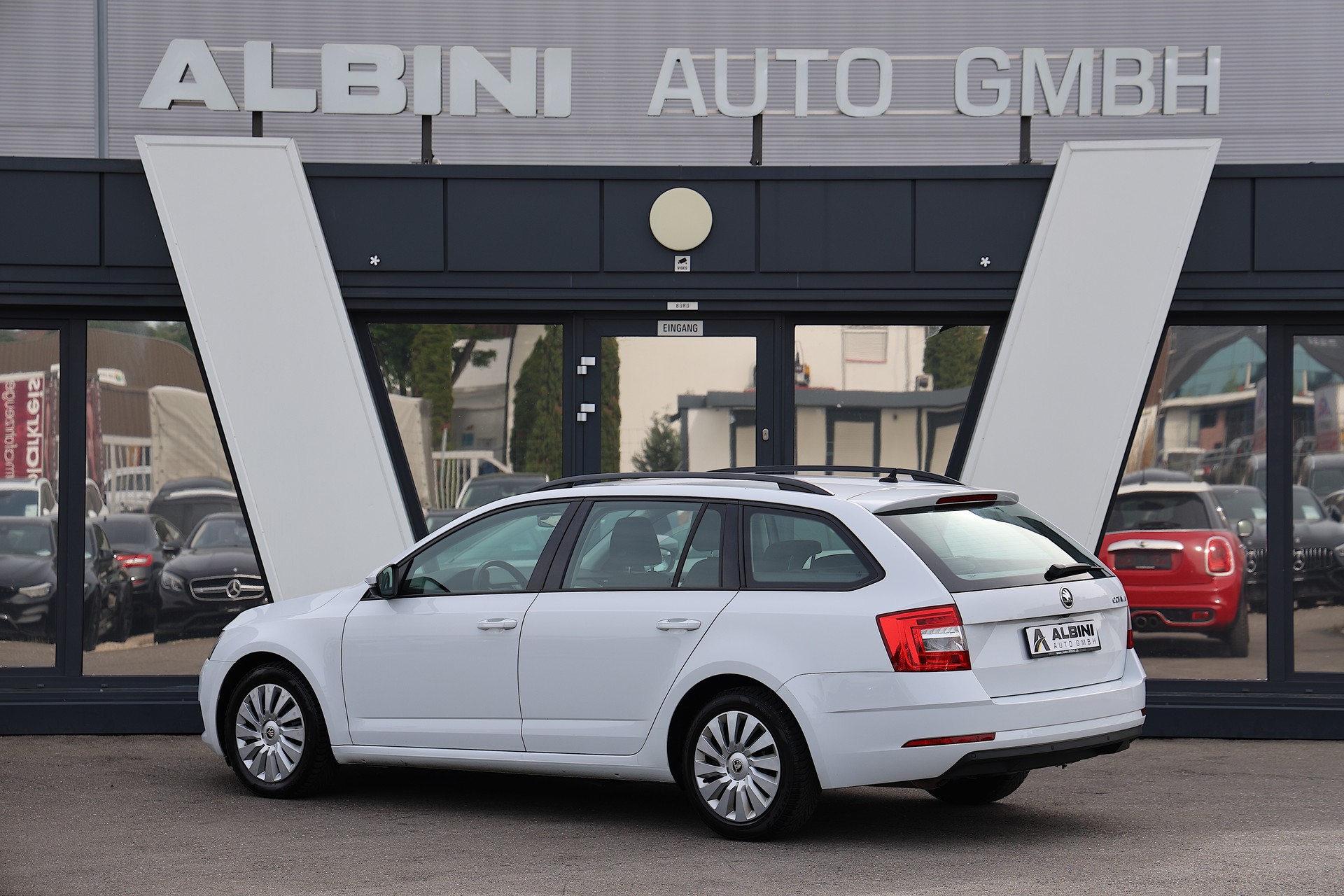 SKODA Octavia Combi 2.0 TDI Ambition DSG-image-2