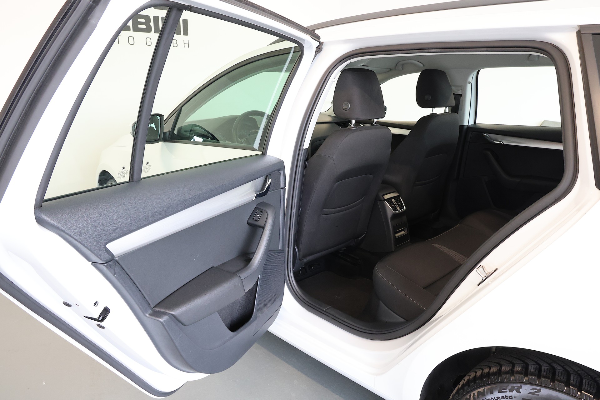SKODA Octavia Combi 2.0 TDI Ambition DSG-image-13