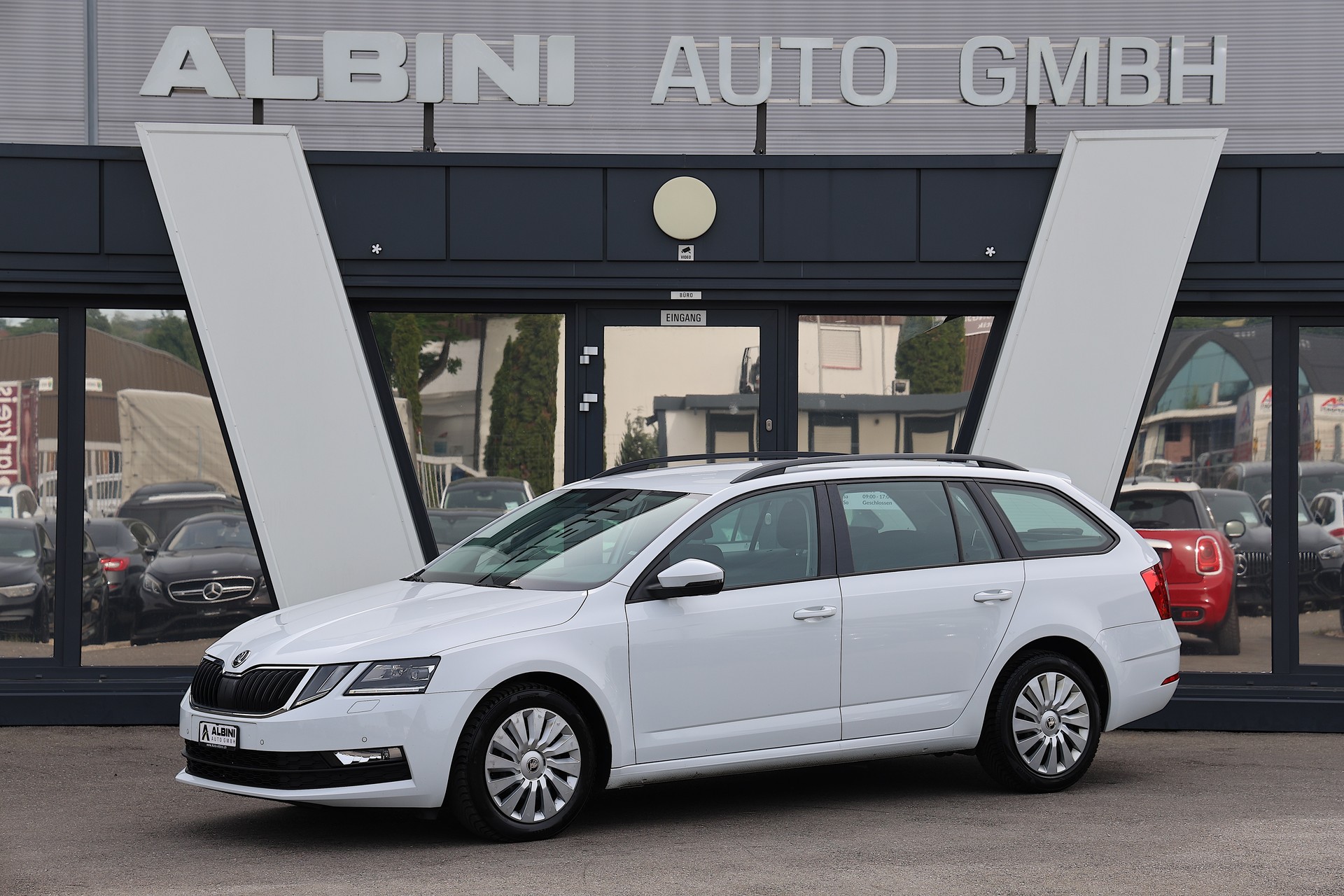 SKODA Octavia Combi 2.0 TDI Ambition DSG-image-0