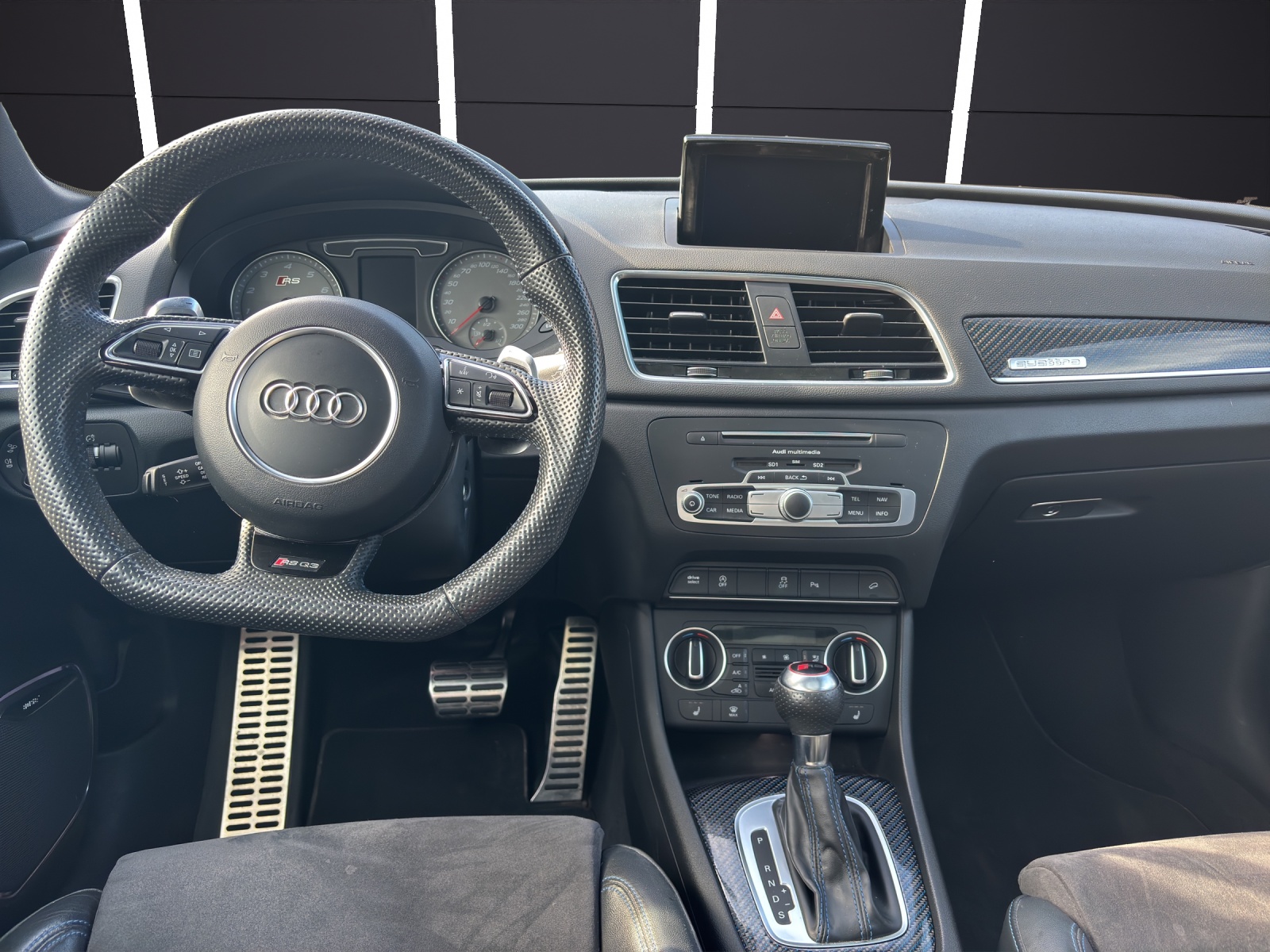 AUDI RS Q3 2.5 TFSI performance quattro S-tronic-image-4