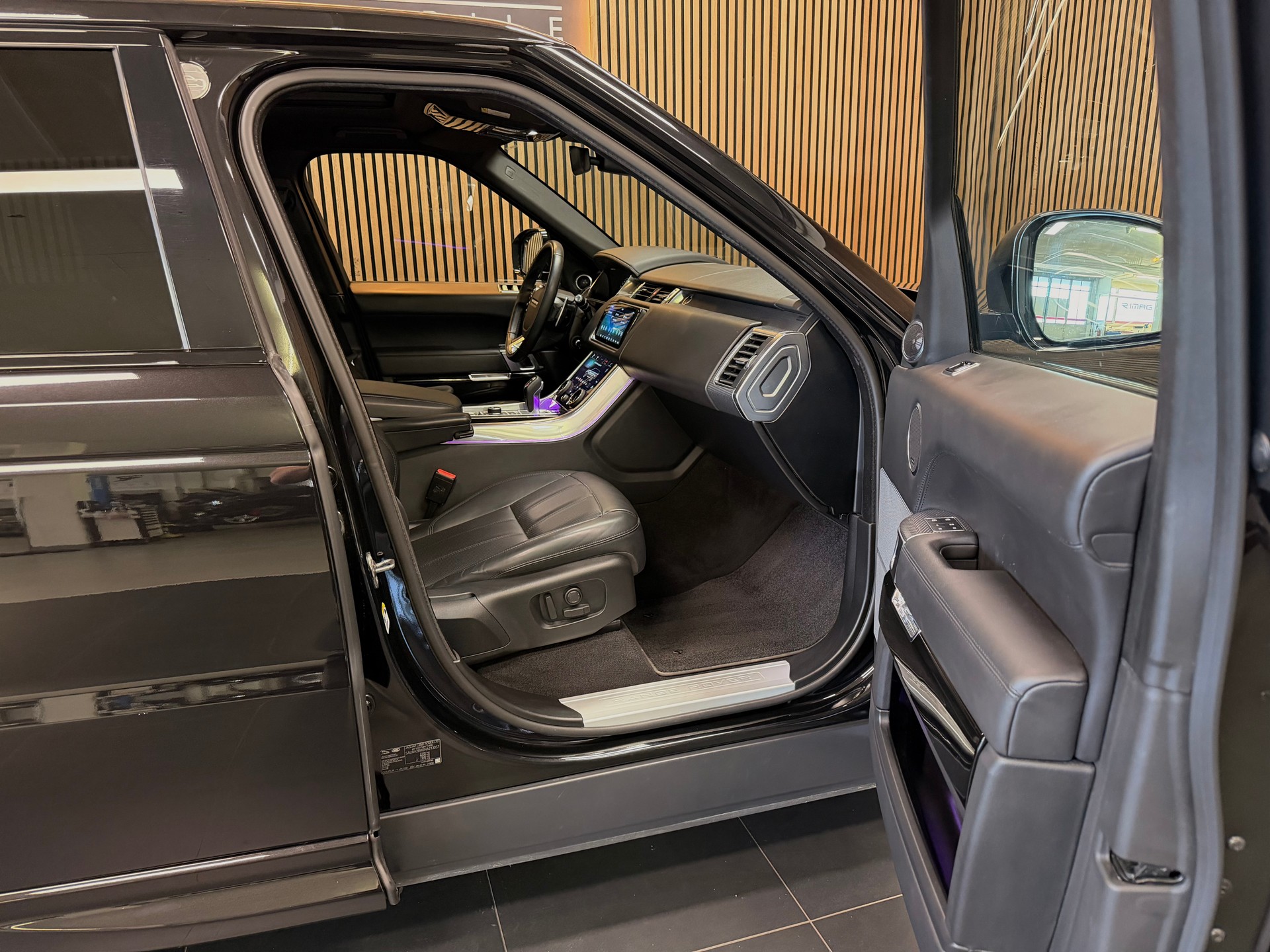 LAND ROVER Range Rover Sport D350 3.0D I6D | Santorini Black | 350PS | CH-Fzg. | CarVertical |-image-17