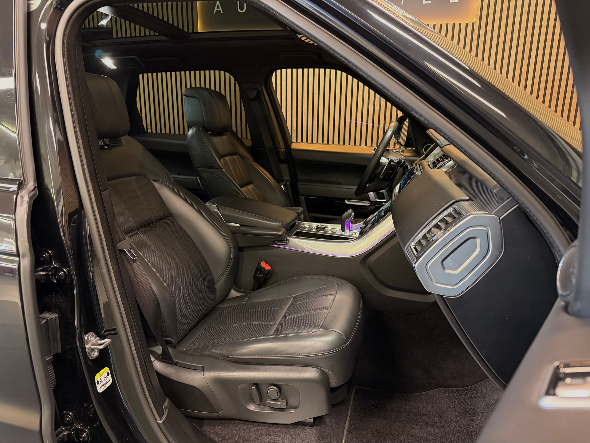 LAND ROVER Range Rover Sport D350 3.0D I6D | Santorini Black | 350PS | CH-Fzg. | CarVertical |-image-18