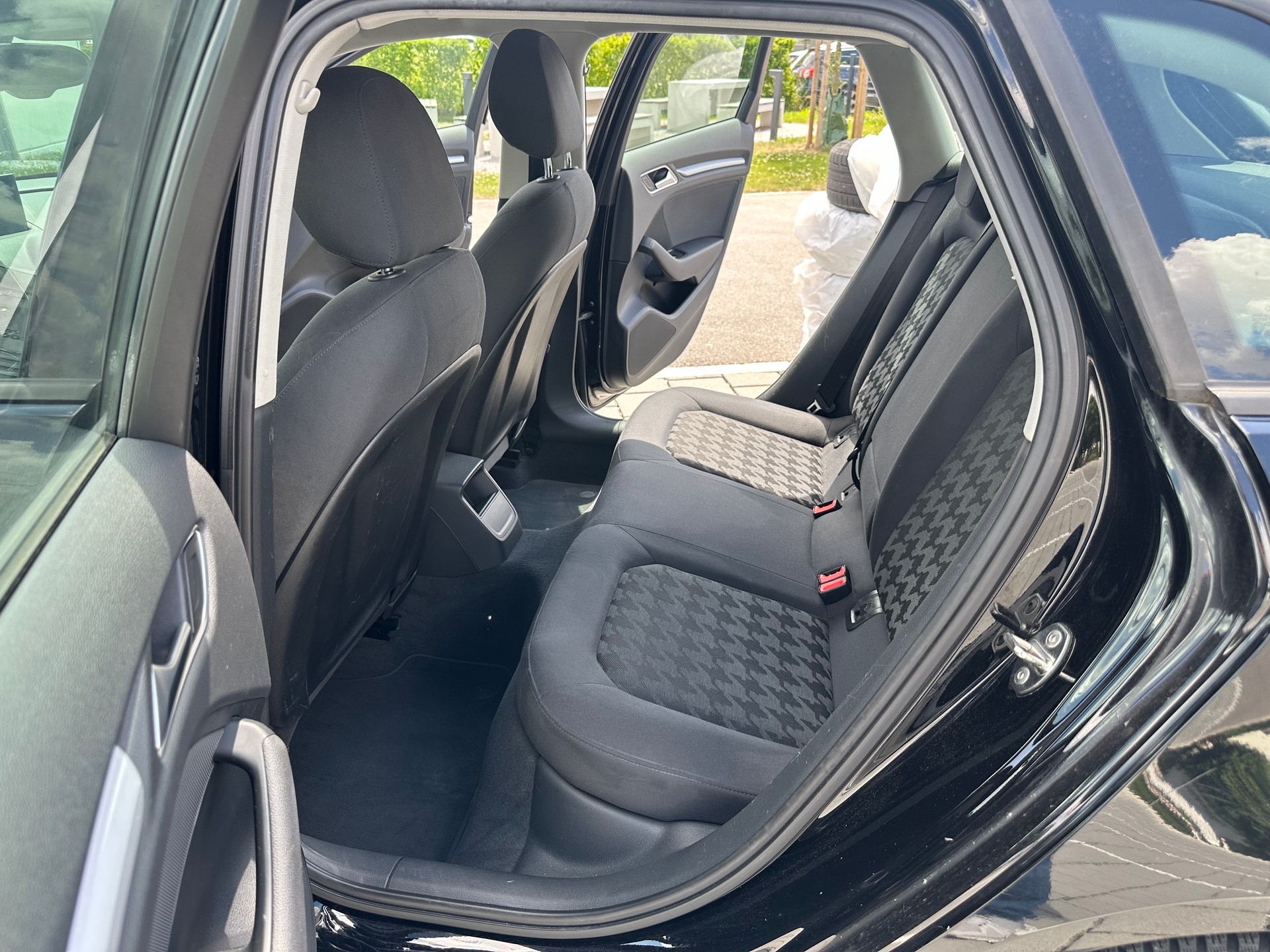 AUDI A3 Sportback 1.4 TFSI Ambiente-image-6