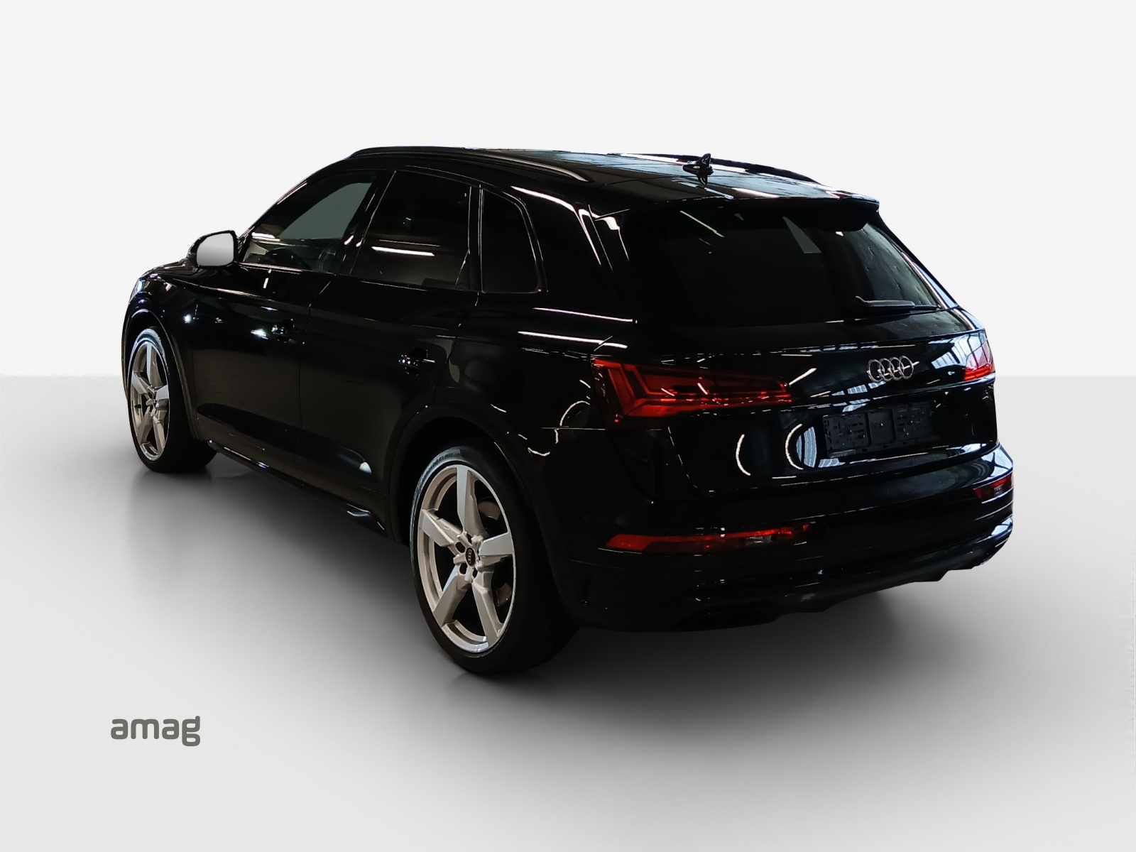 AUDI Q5 45 TFSI Black Edition quattro S-tronic-showroom-element-2