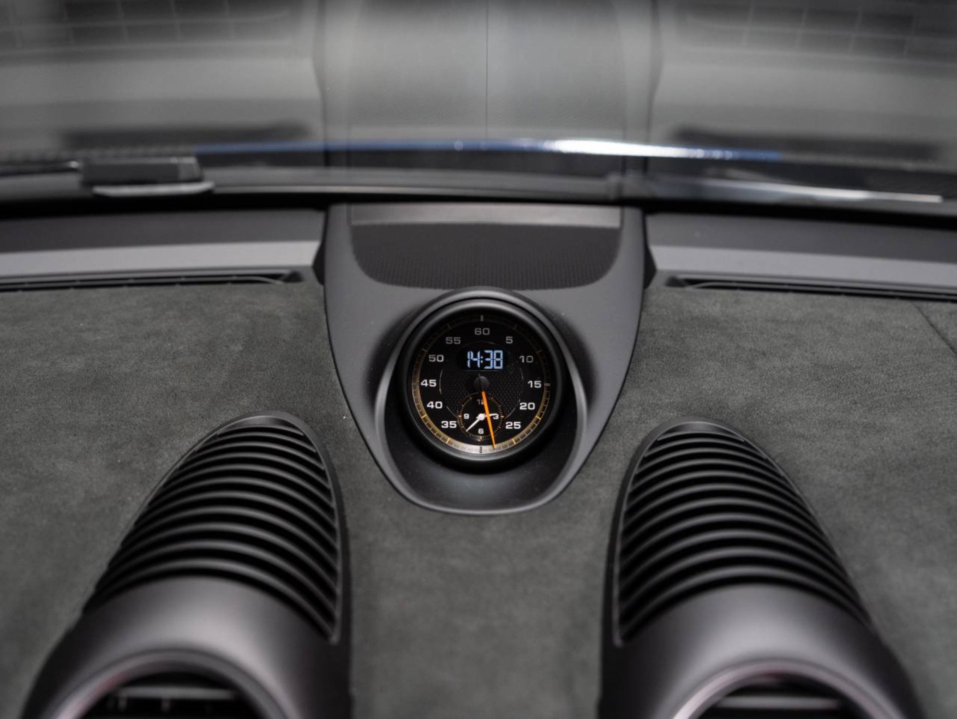 PORSCHE 718 Spyder RS (MY24)-image-11