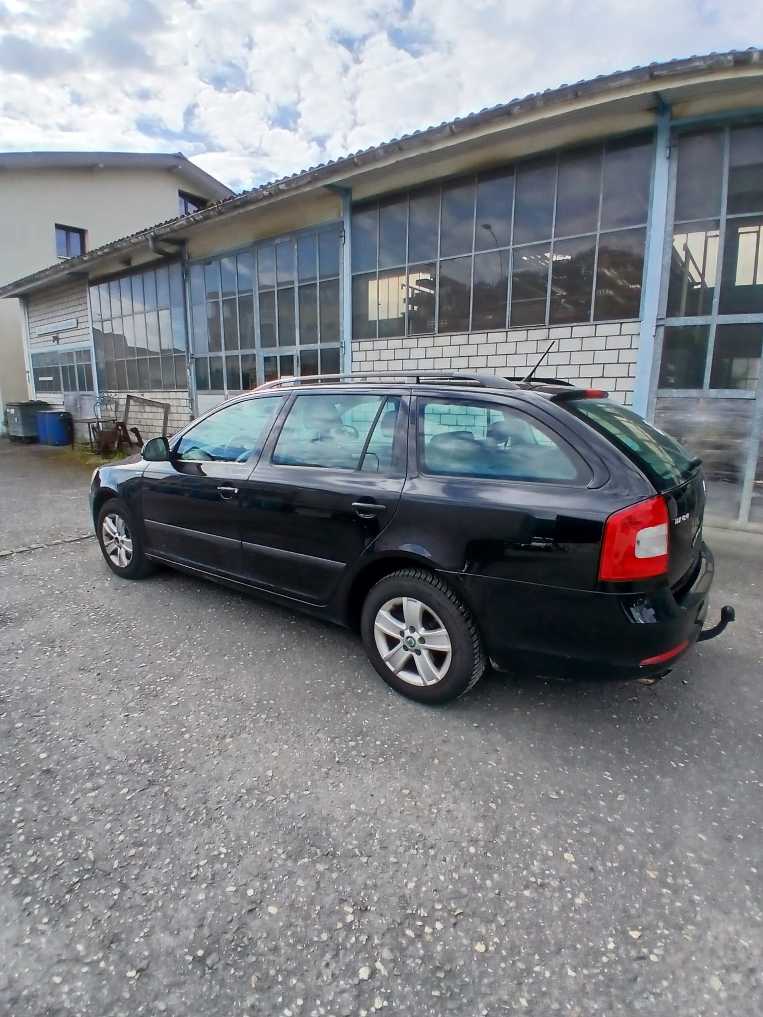 SKODA Octavia Combi 2.0 TDI Elegance 4x4-image-5