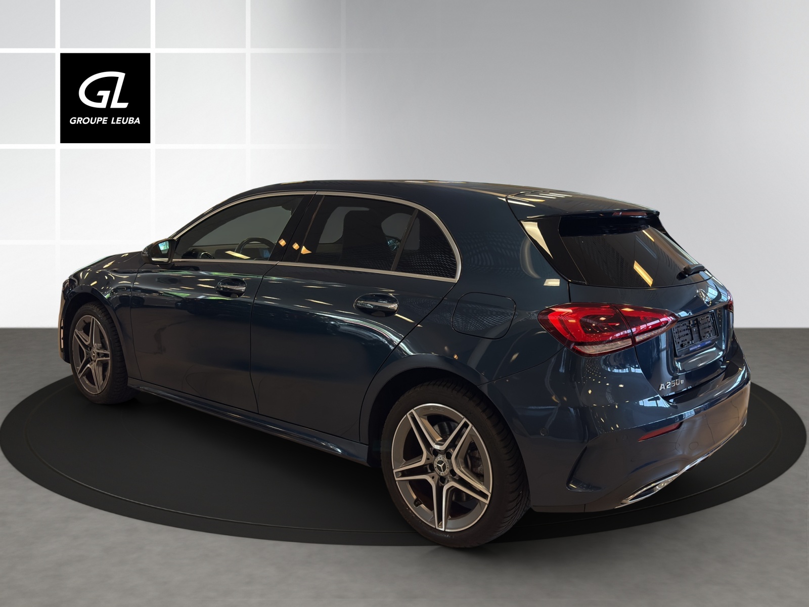 MERCEDES-BENZ A 250e AMG Line-showroom-element-3