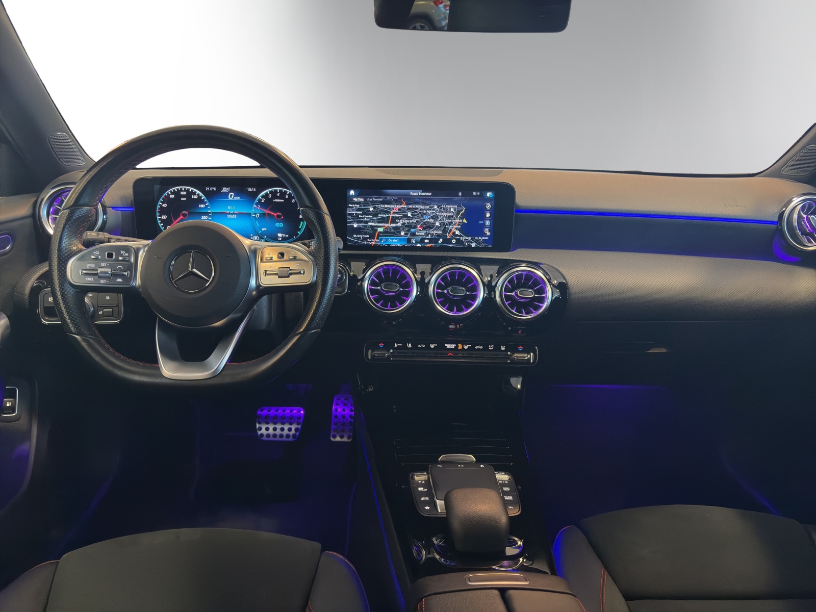 MERCEDES-BENZ A 250e AMG Line-image-11