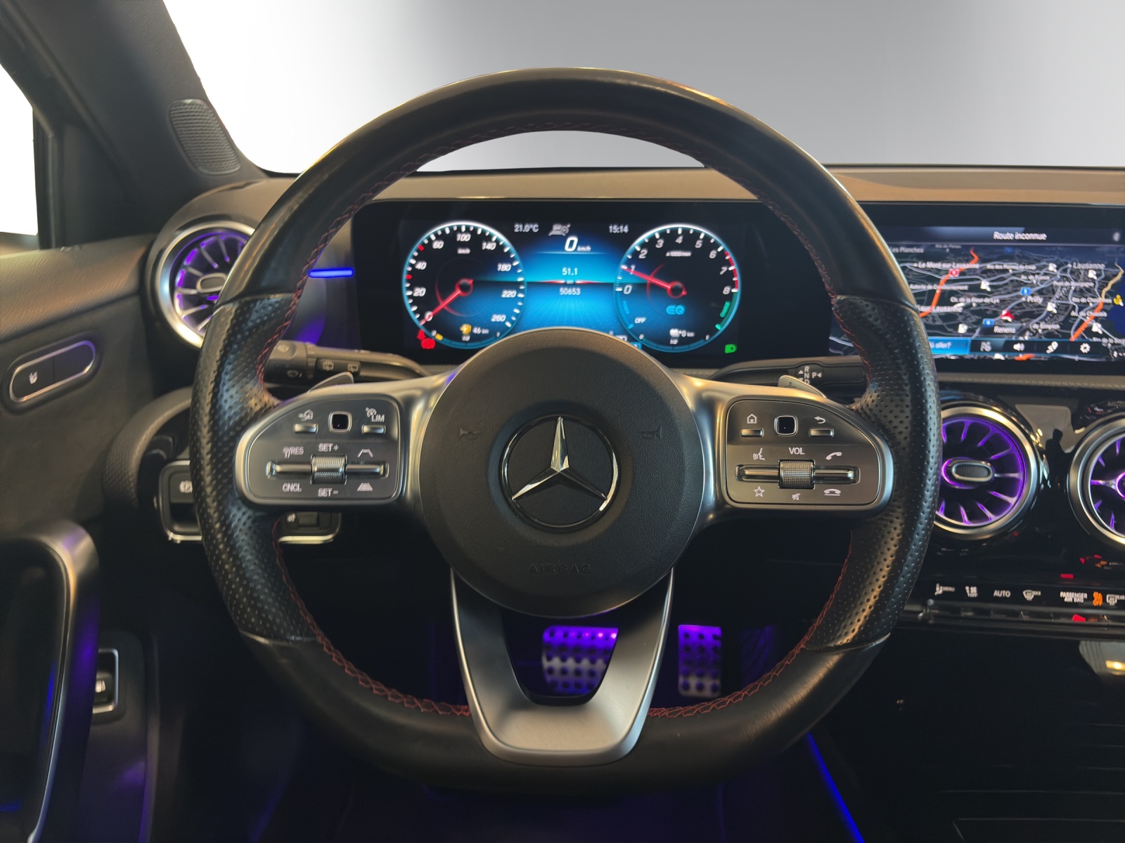 MERCEDES-BENZ A 250e AMG Line-image-13