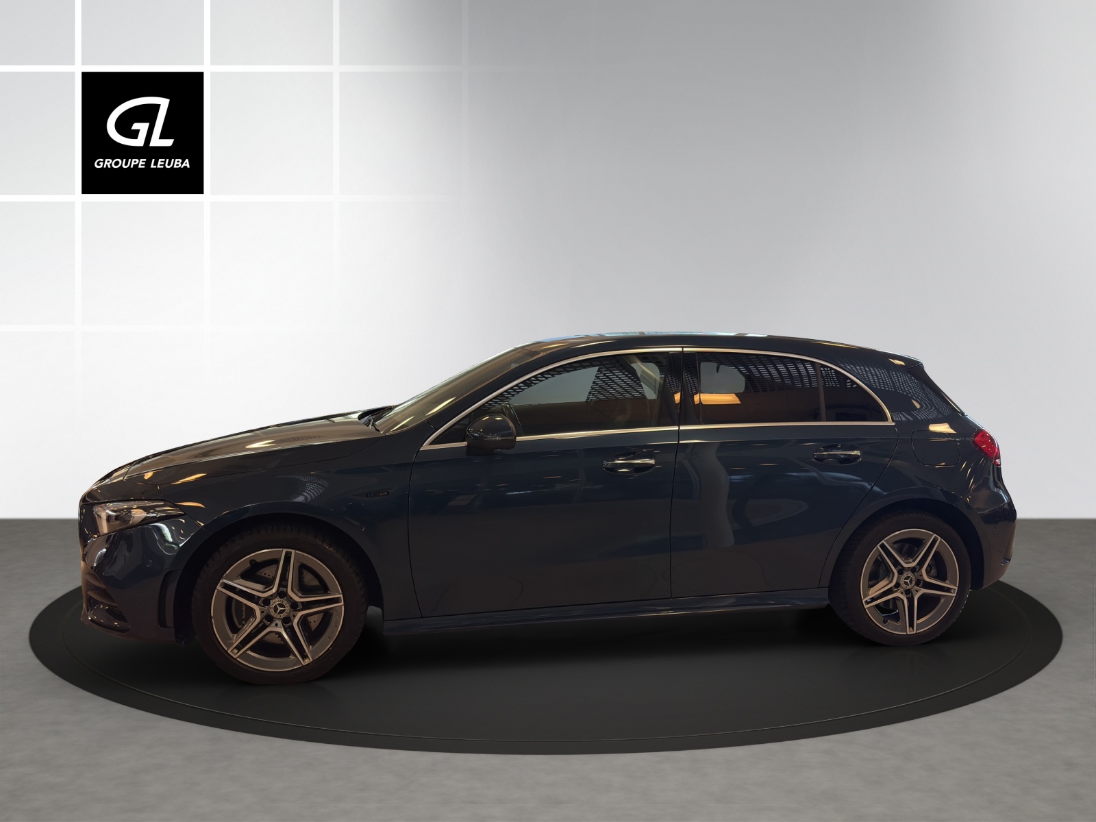 MERCEDES-BENZ A 250e AMG Line-showroom-element-2