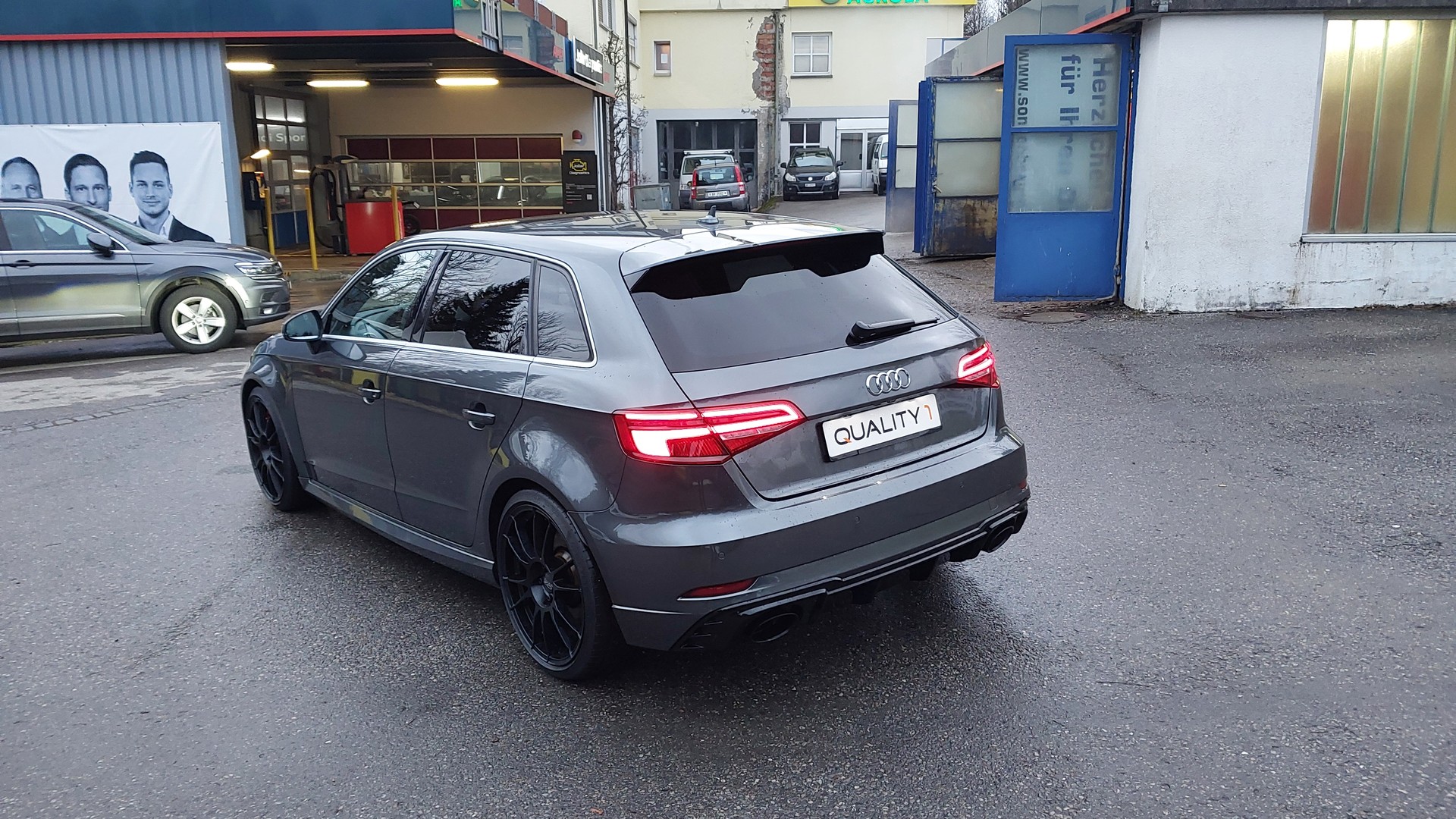 AUDI RS3 Sportback 2.5 TSI quattro S-tronic-image-4