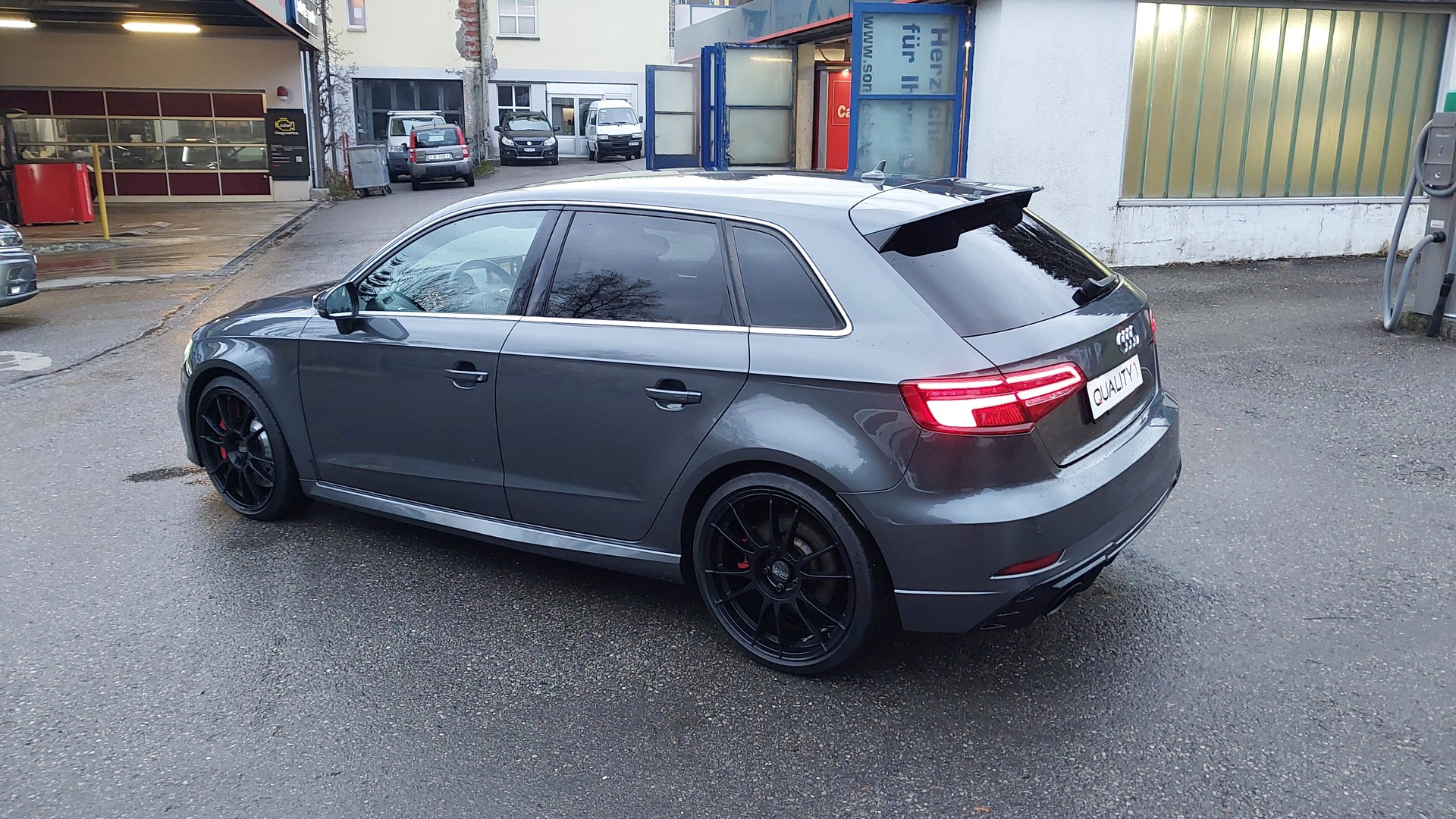AUDI RS3 Sportback 2.5 TSI quattro S-tronic-image-3