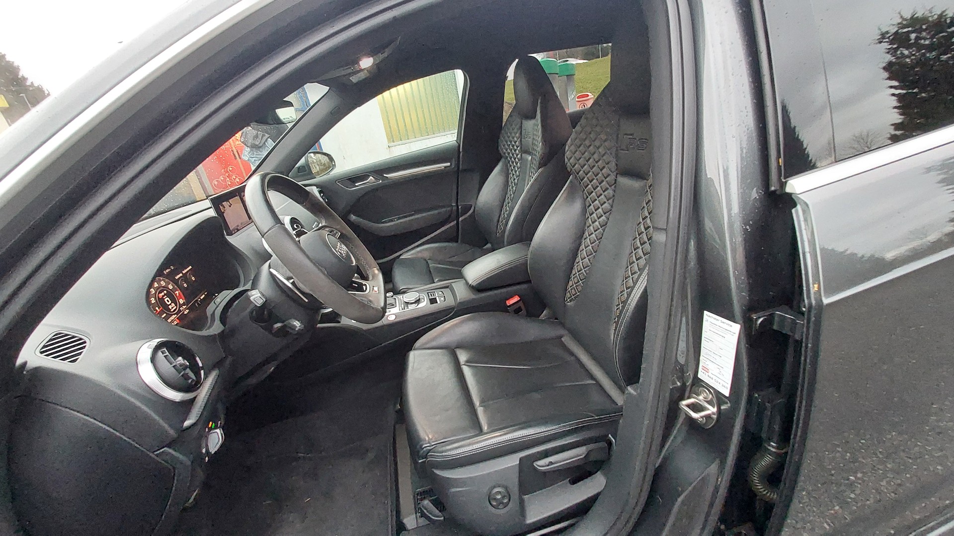 AUDI RS3 Sportback 2.5 TSI quattro S-tronic-image-6
