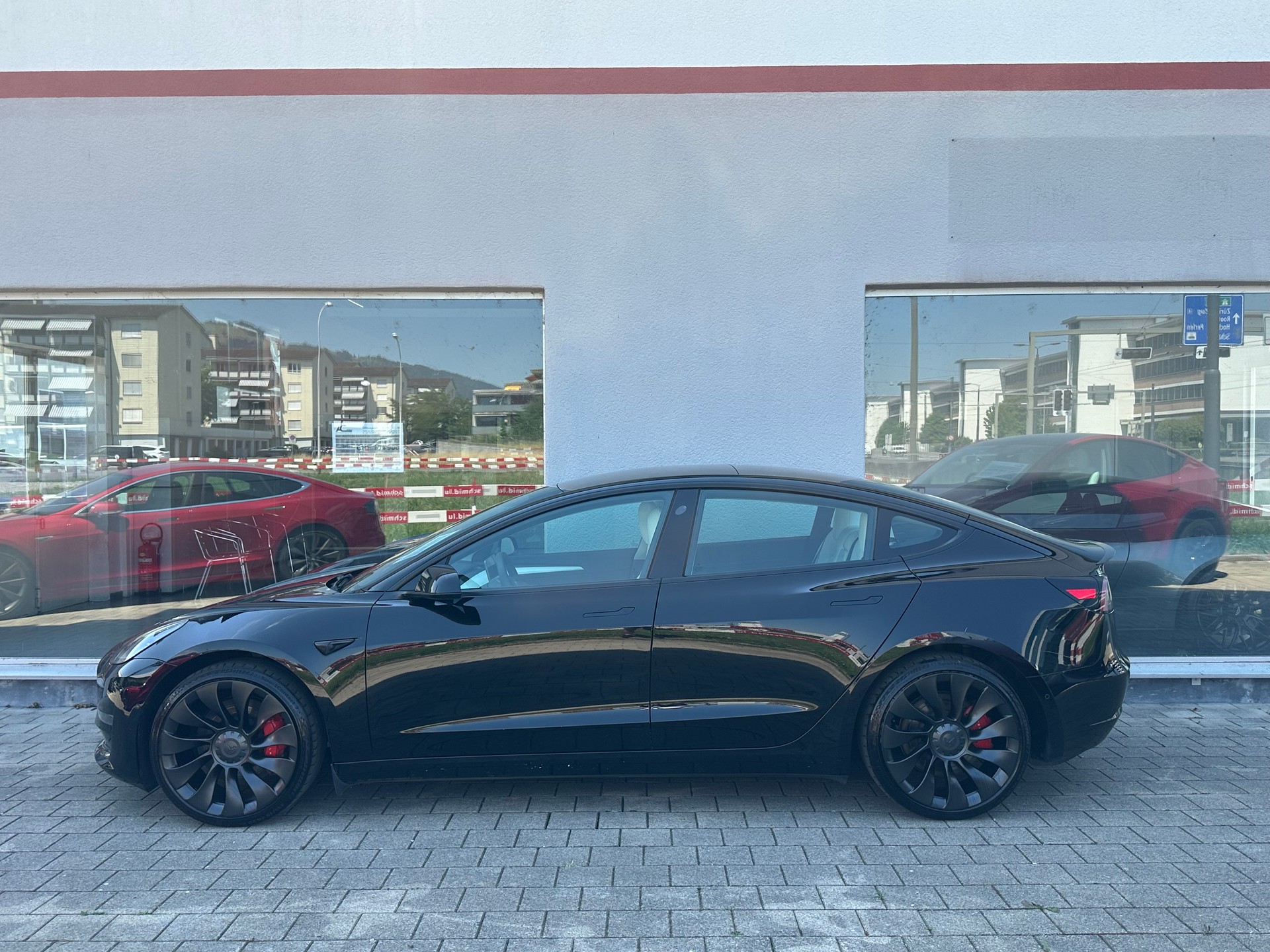 TESLA Model 3 Performance Dual Motor AWD-showroom-element-3