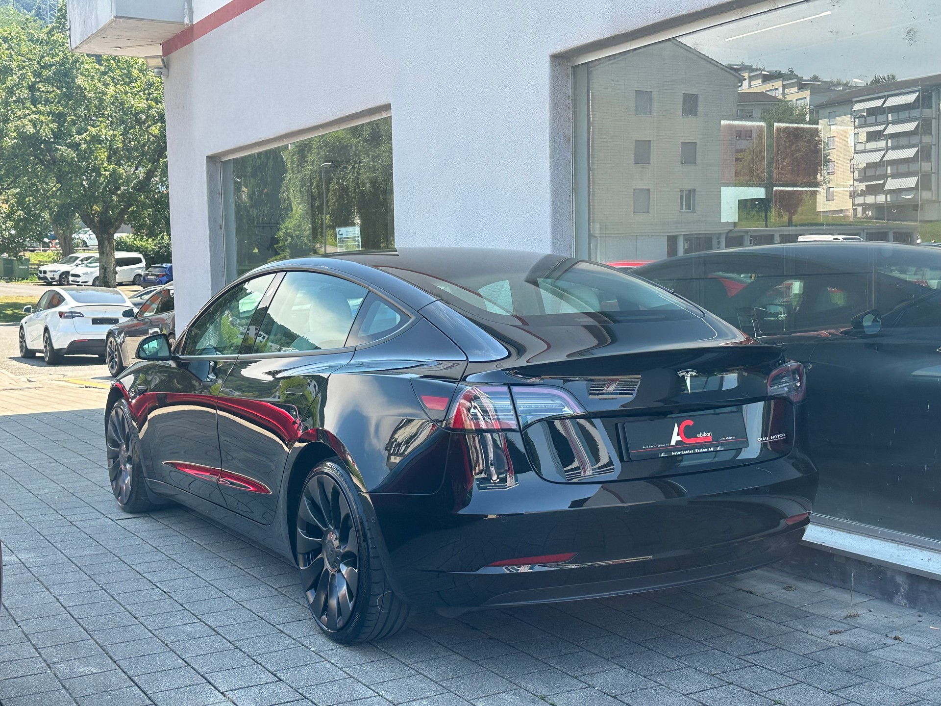 TESLA Model 3 Performance Dual Motor AWD-showroom-element-2