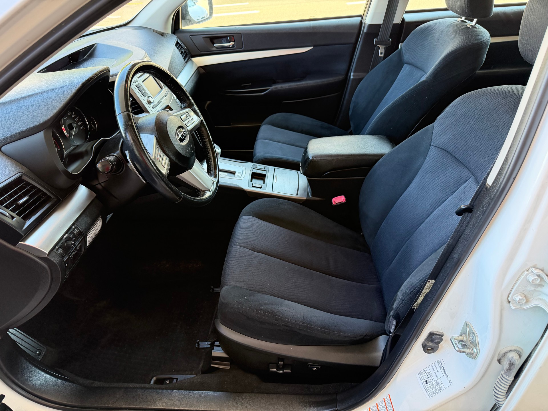 SUBARU Outback 2.5i Swiss AWD Lineartronic-image-7