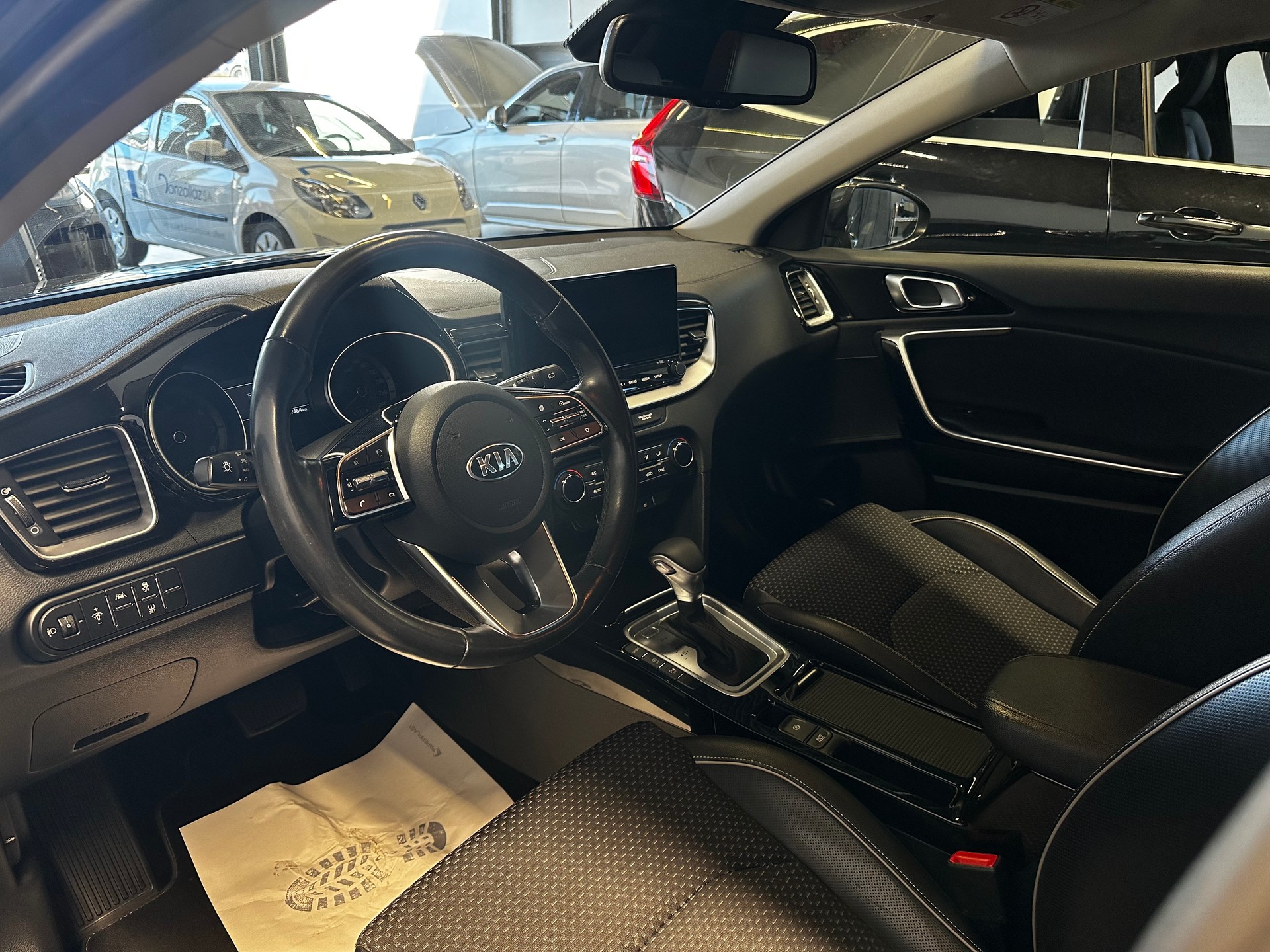 KIA XCeed 1.4 T-GDi Style DCT-showroom-element-3