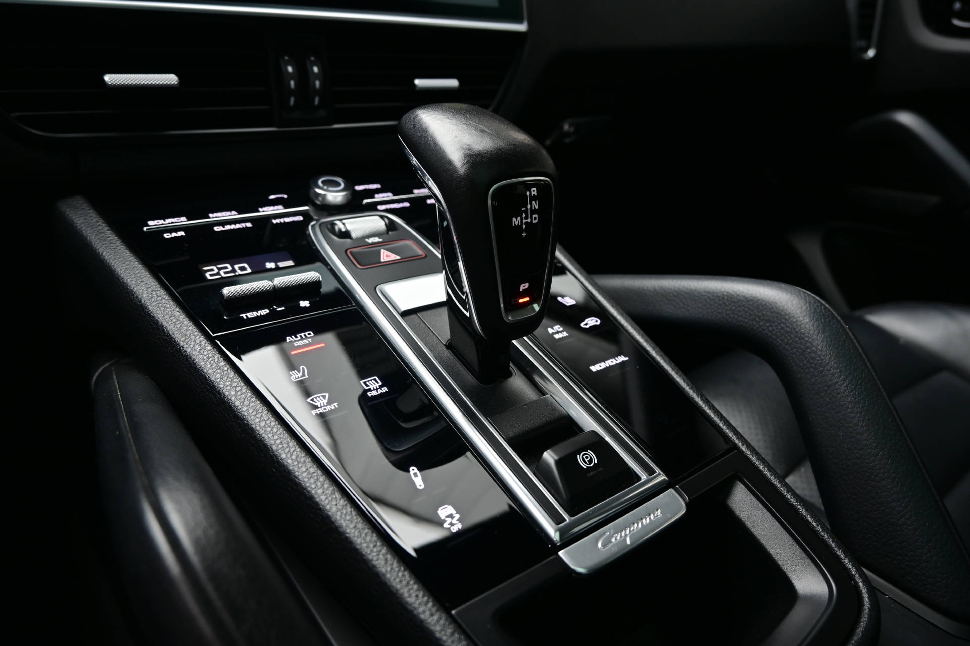 PORSCHE Cayenne 3.0 V6 E-Hybrid *Pano*LED*-image-17