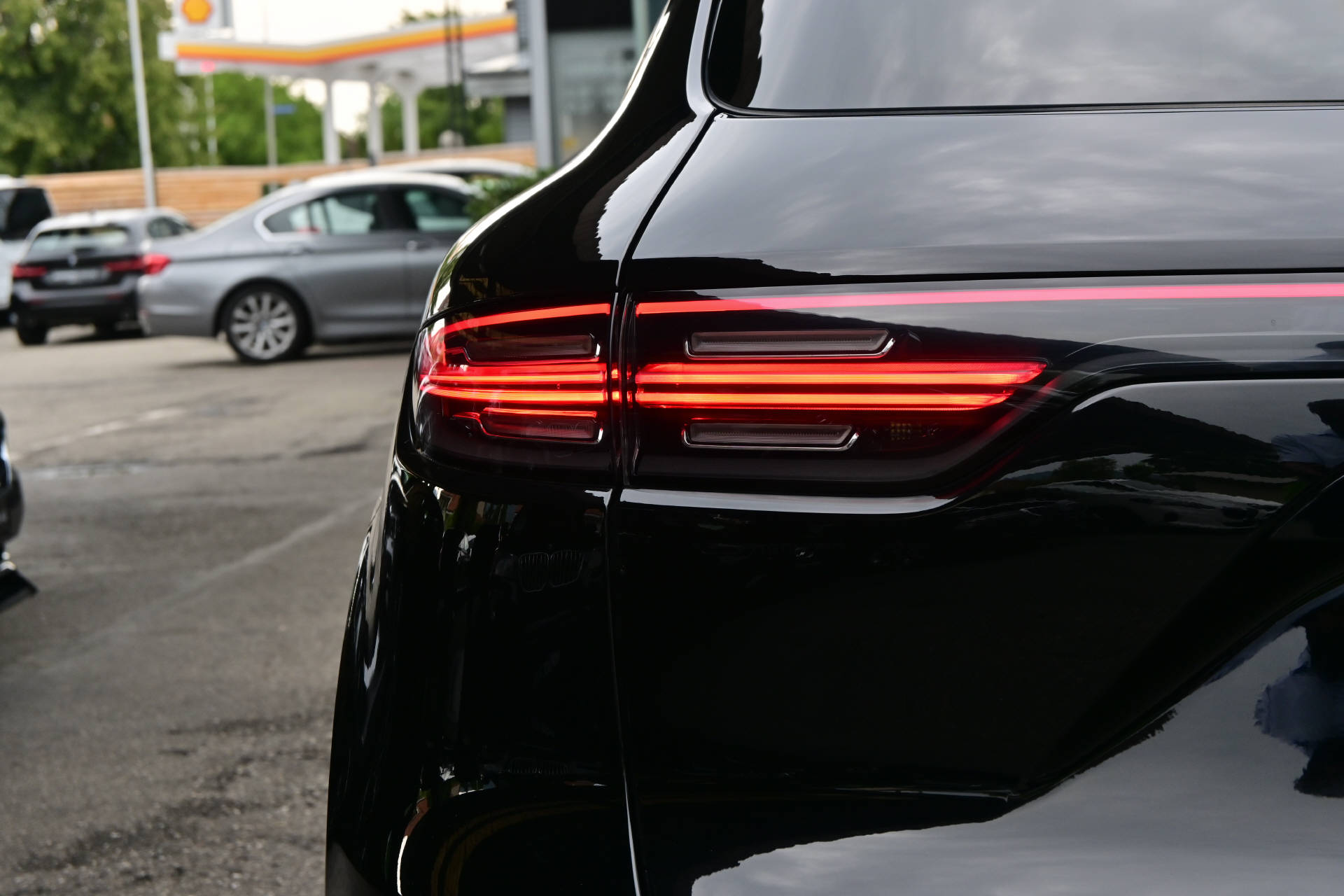 PORSCHE Cayenne 3.0 V6 E-Hybrid *Pano*LED*-image-9