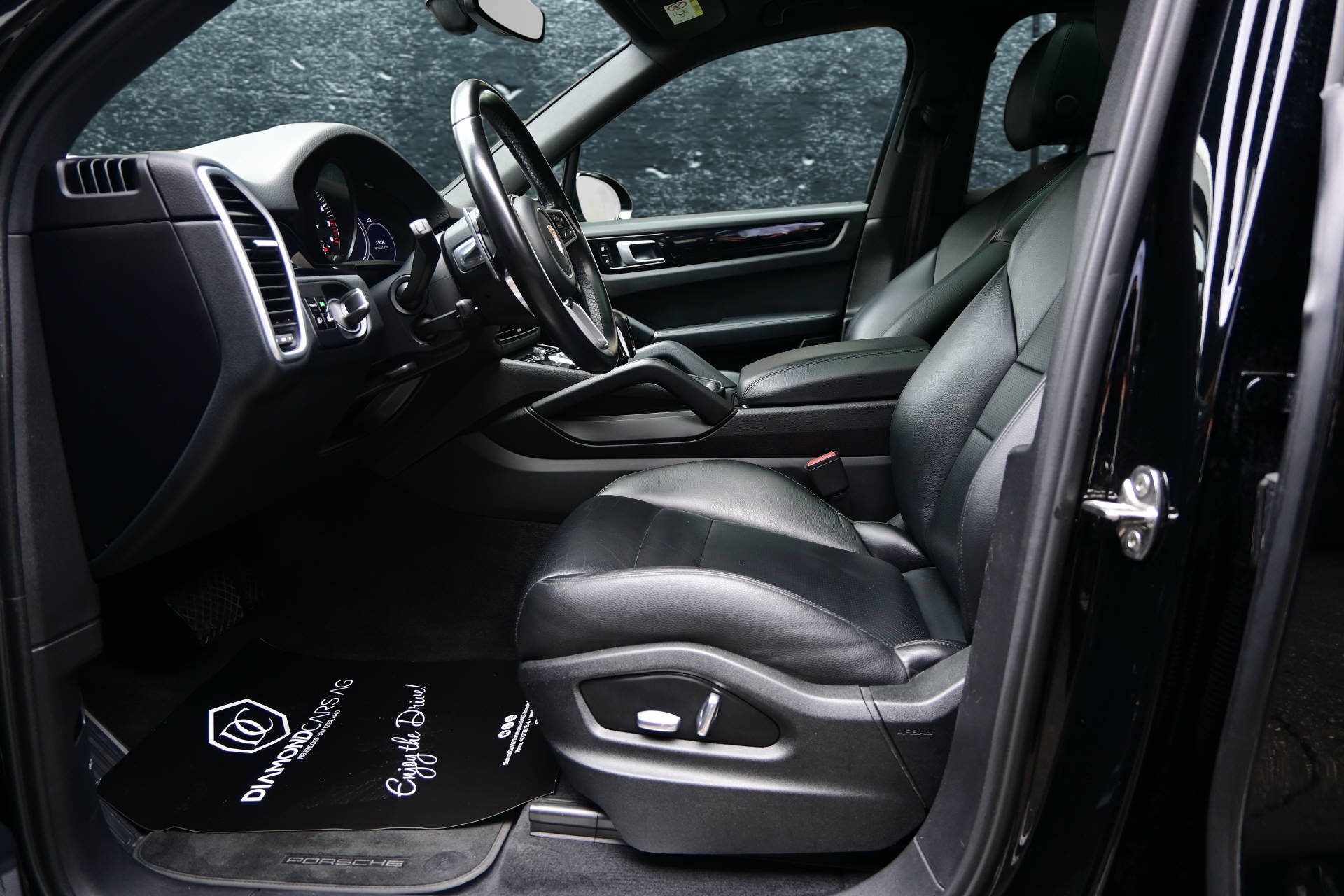 PORSCHE Cayenne 3.0 V6 E-Hybrid *Pano*LED*-image-14