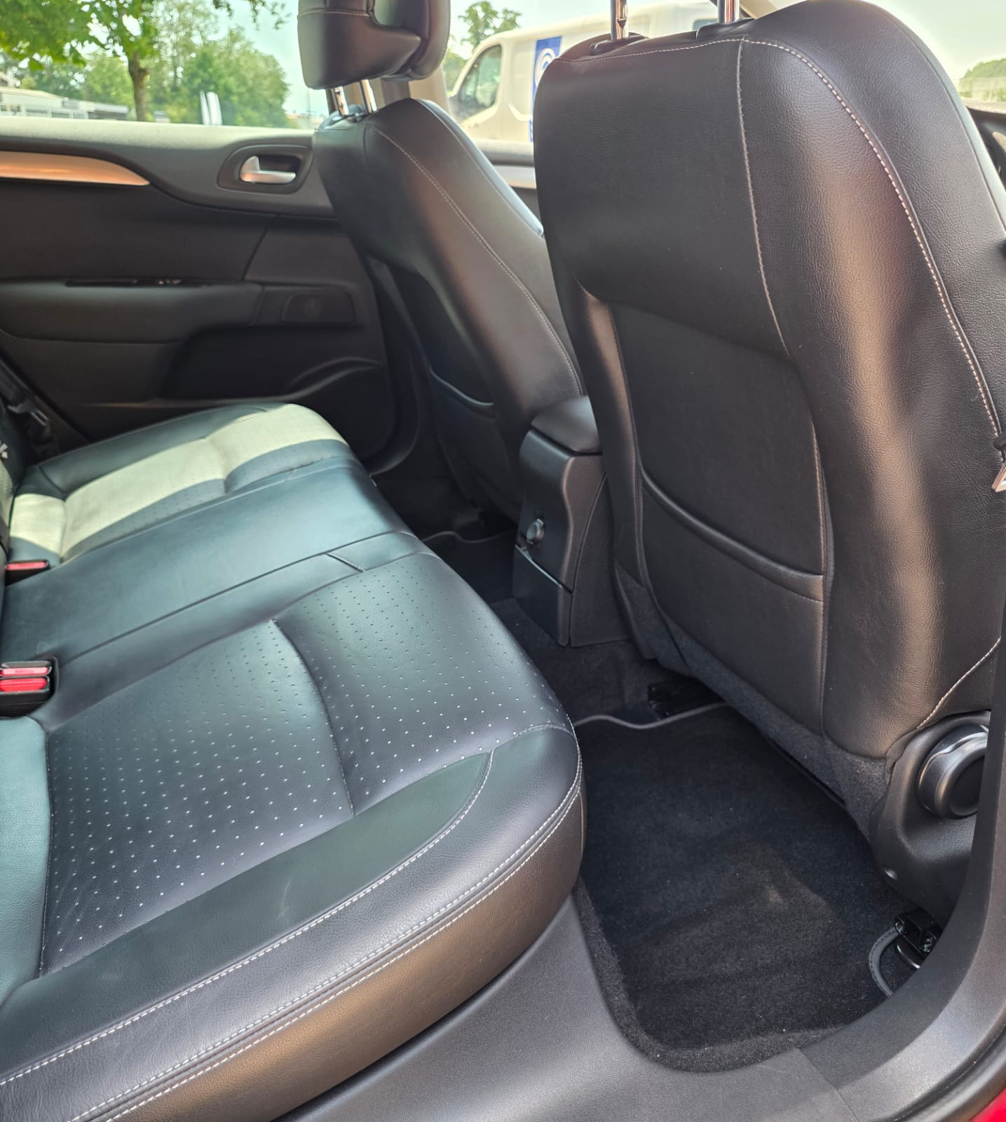 CITROEN C4 1.2 Pure Tech Feel Automatic-image-6