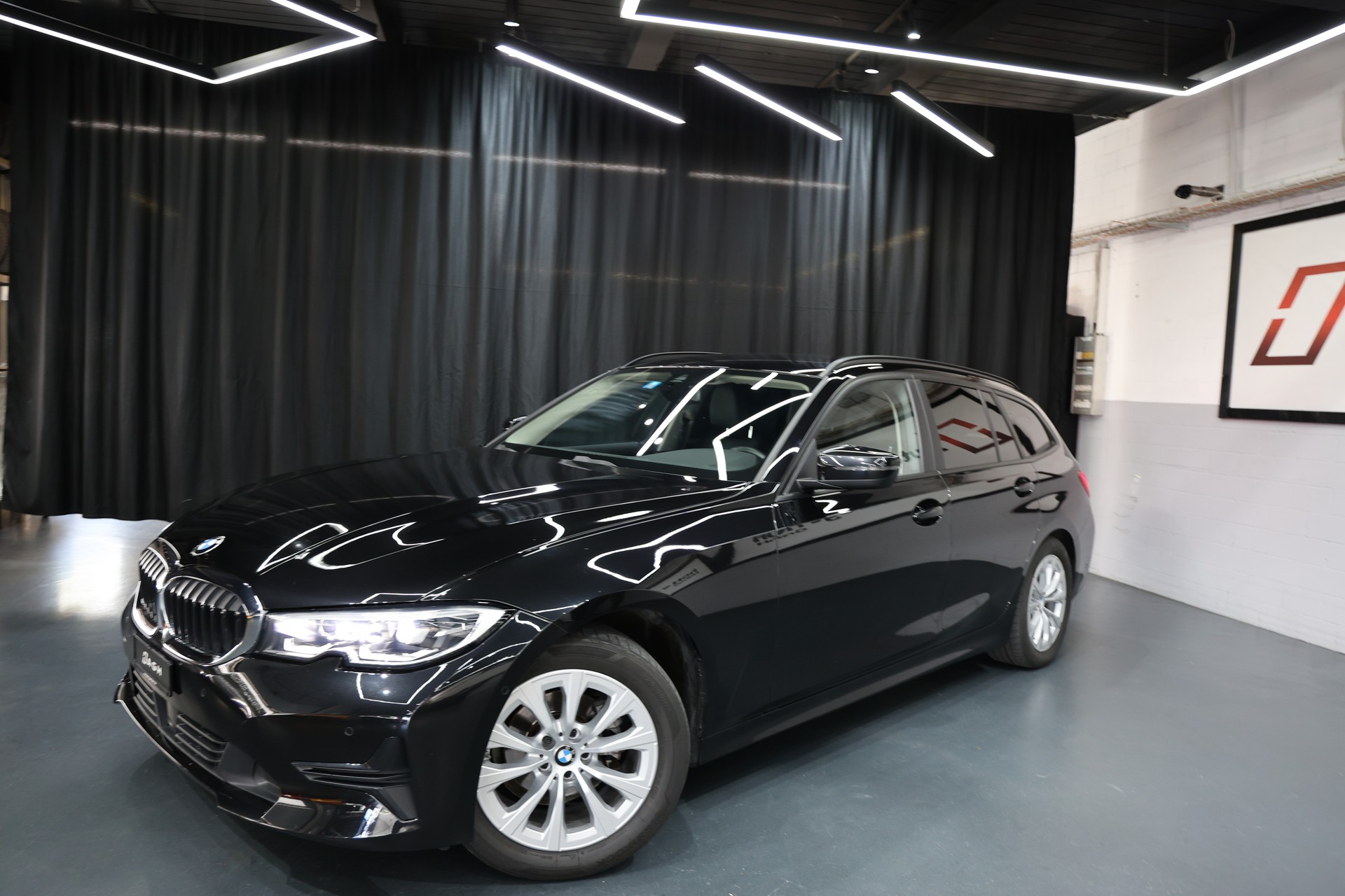 BMW 318d G21 48V Touring Steptronic-showroom-element-3