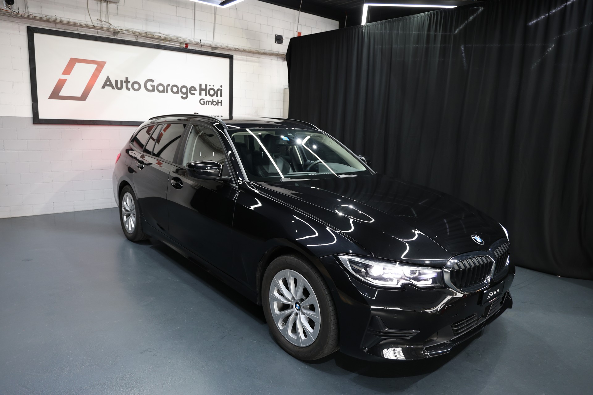 BMW 318d G21 48V Touring Steptronic-showroom-element-2